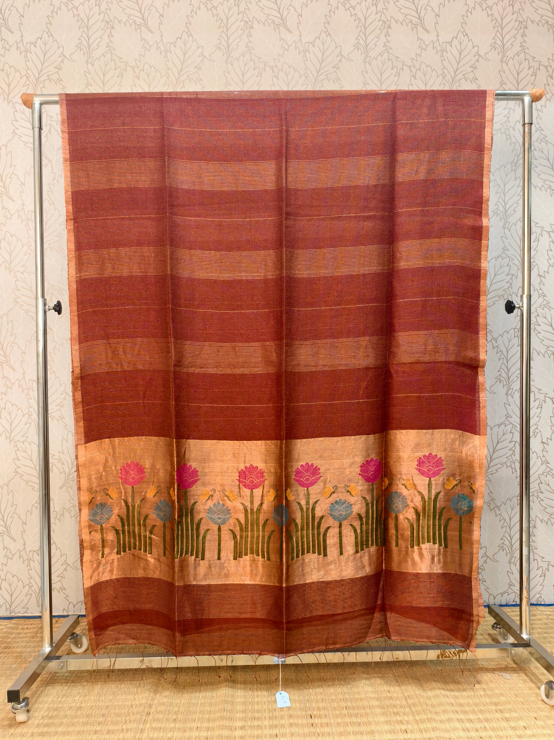 Linen silk saree with jamdani weaving on zai pallu