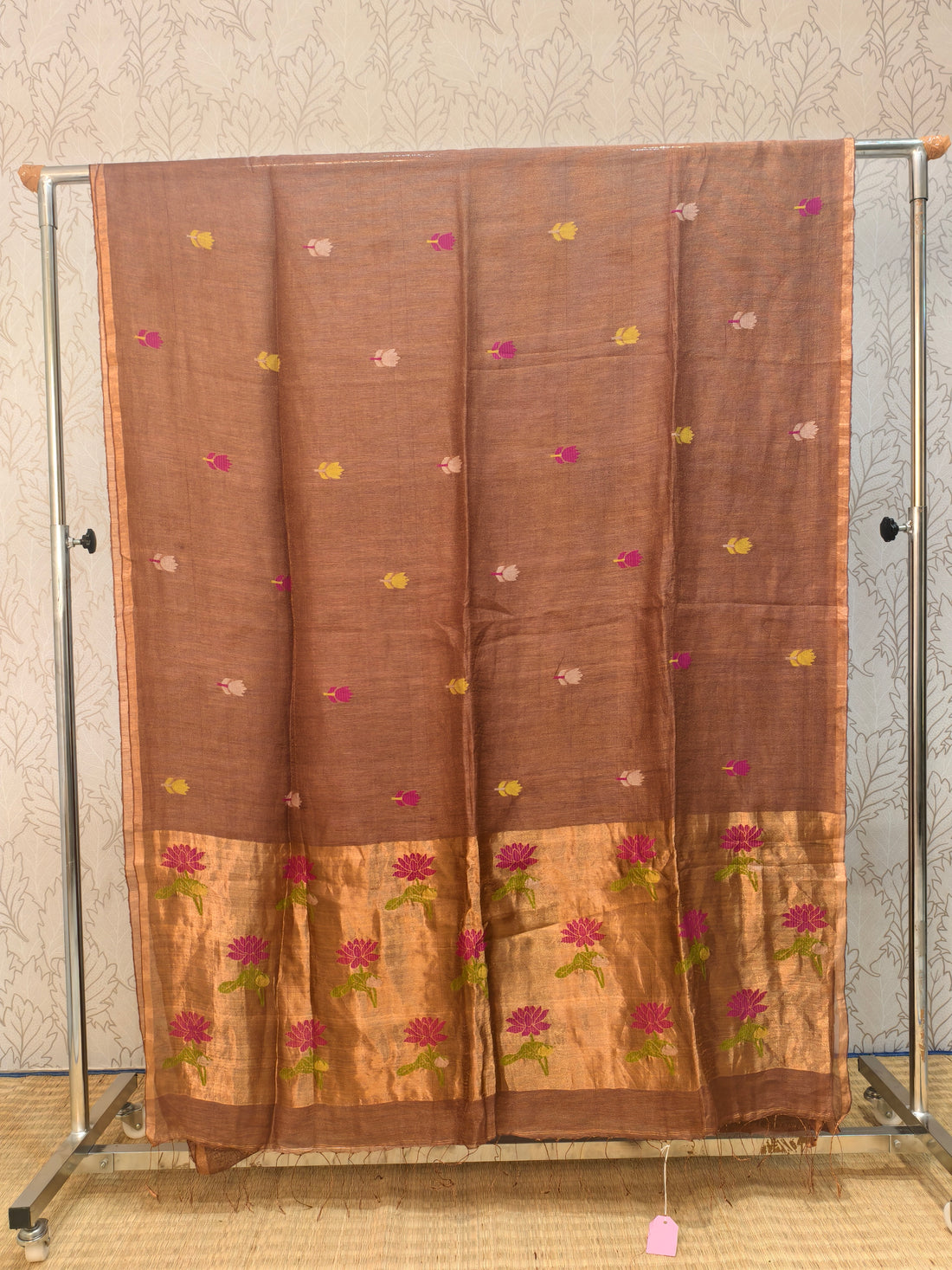 Linen silk saree with zari pallu