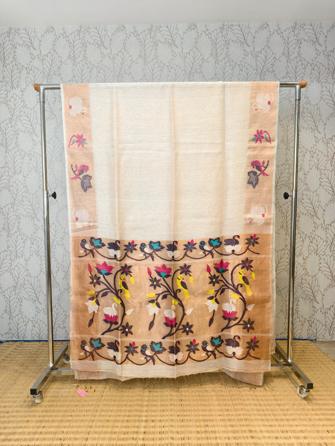 Linen silk saree with jamdani weaving on zari pallu