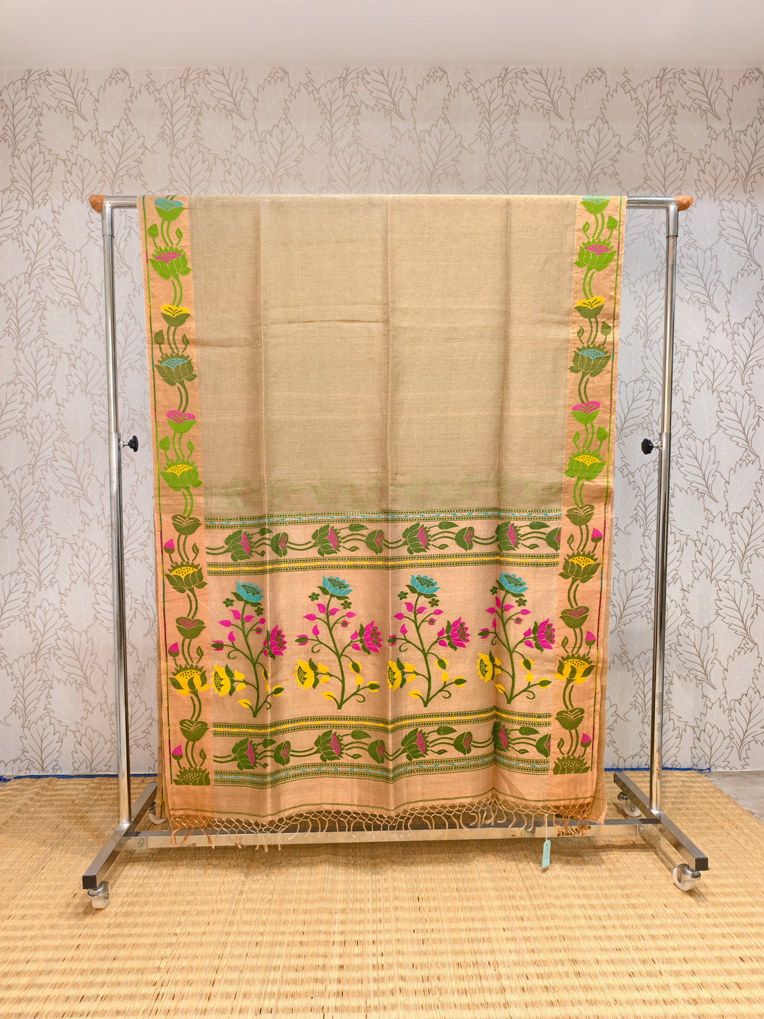 Linen silk saree with jamdani weaving on zari pallu