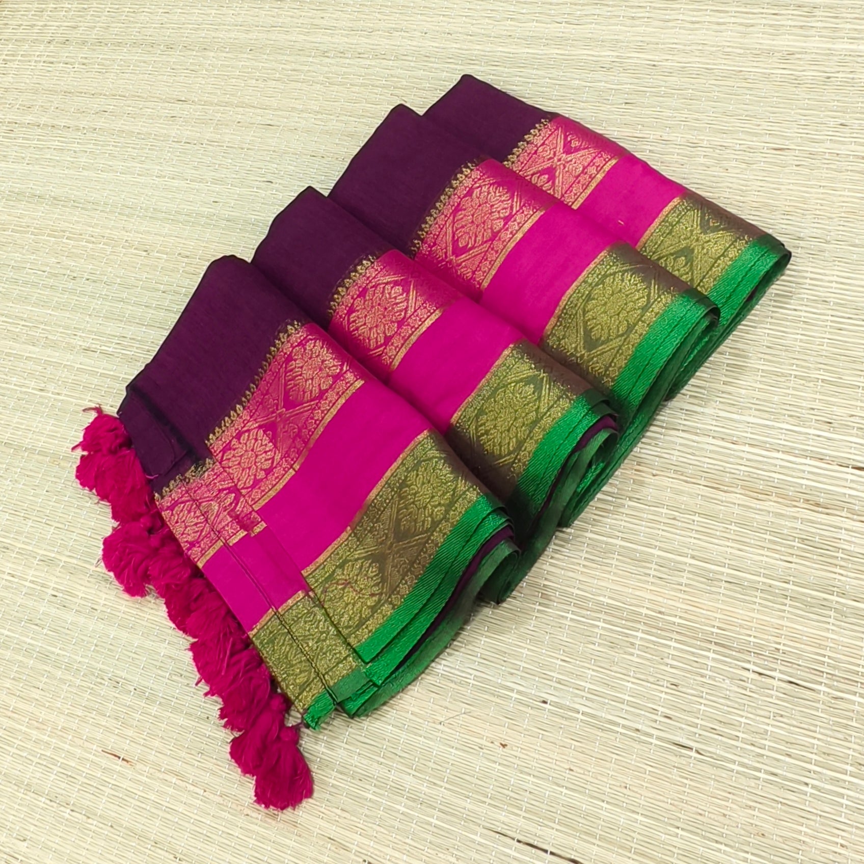 Premium mul cotton saree with kanchi border