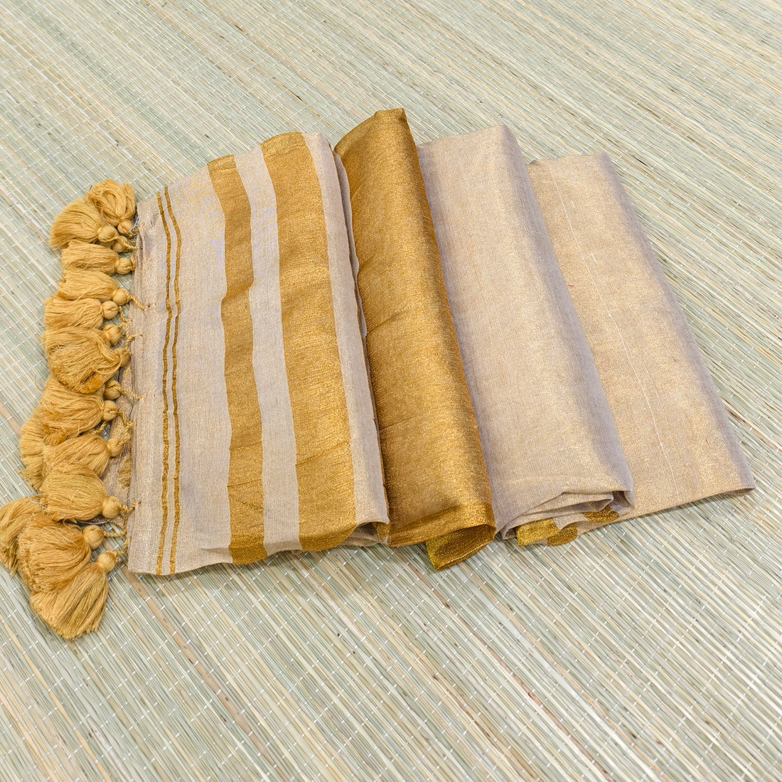 Premium mul tissue saree with zari pallu