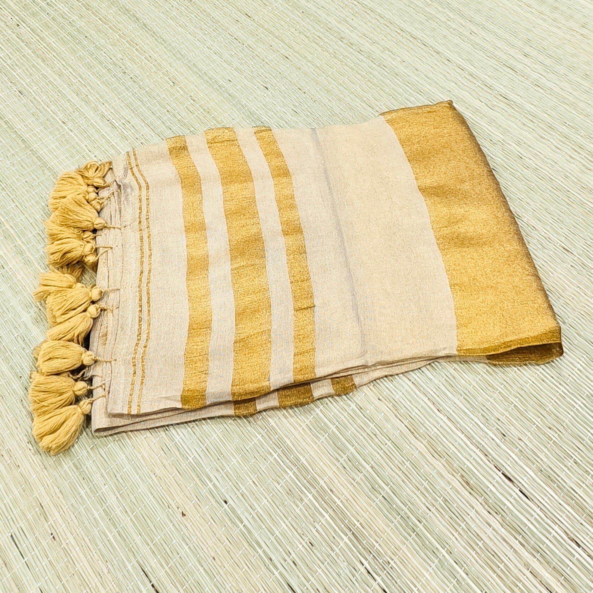Premium mul tissue saree with zari pallu