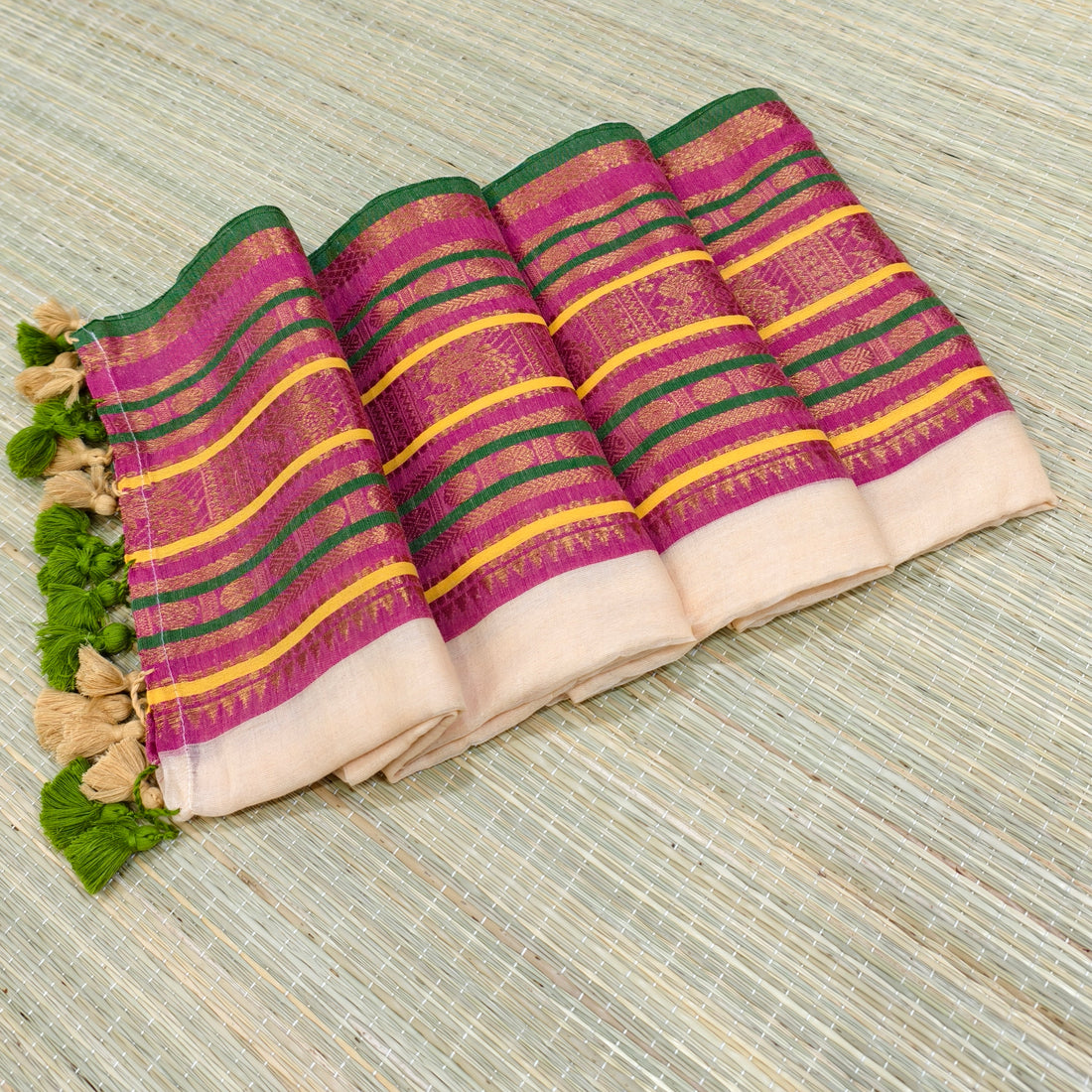 Premium peach mul cotton saree with big kanchi border