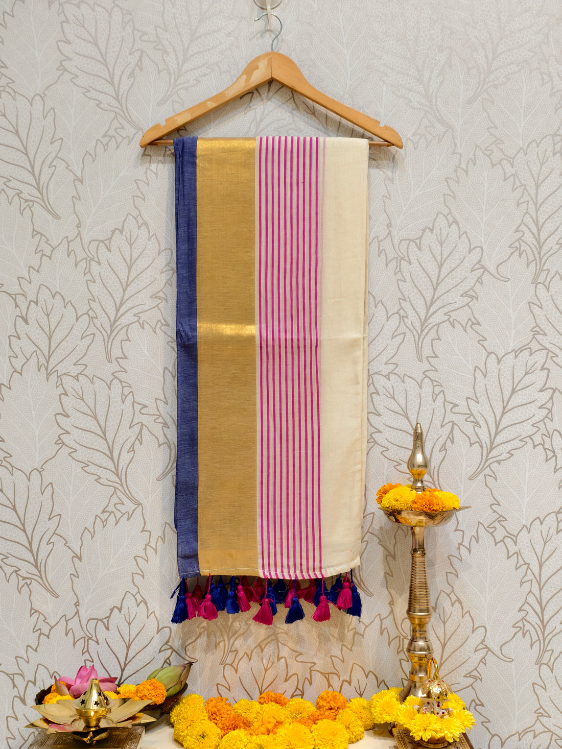 premium mul cotton saree with zari border