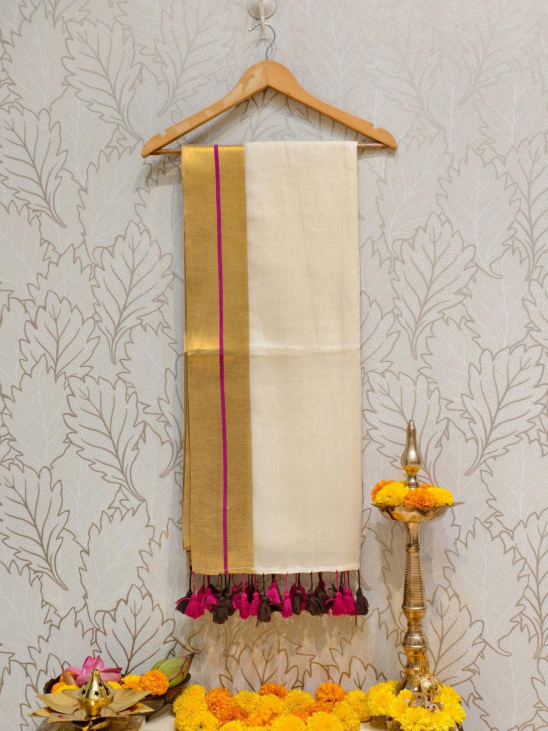 premium mul cotton saree with zari border
