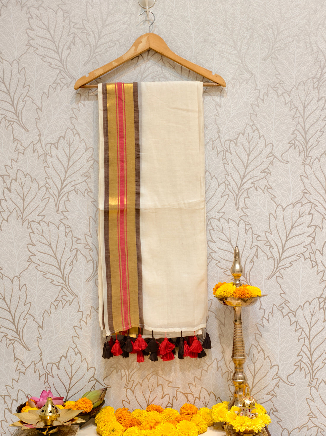 premium mul cotton saree with zari border