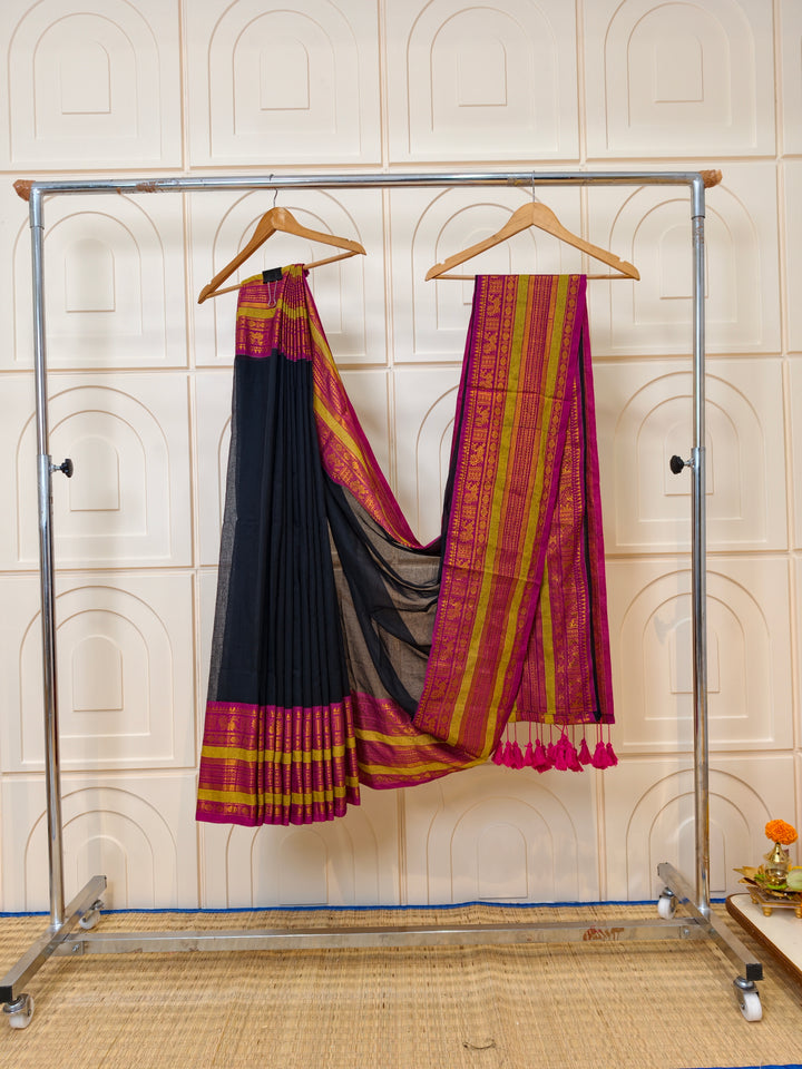 Premium mul cotton saree with kanchi border