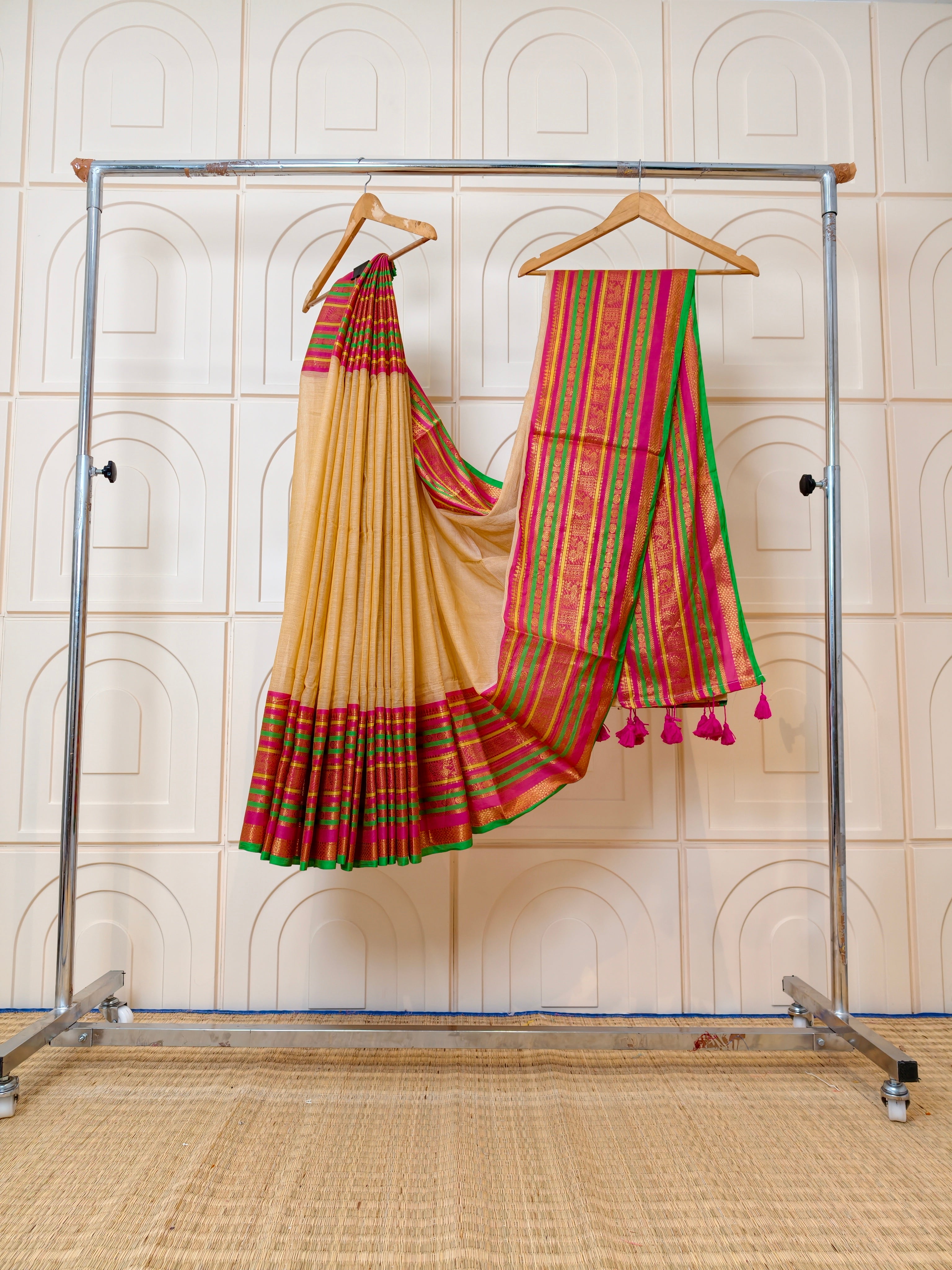 Premium Mul cotton saree with big kanchi border