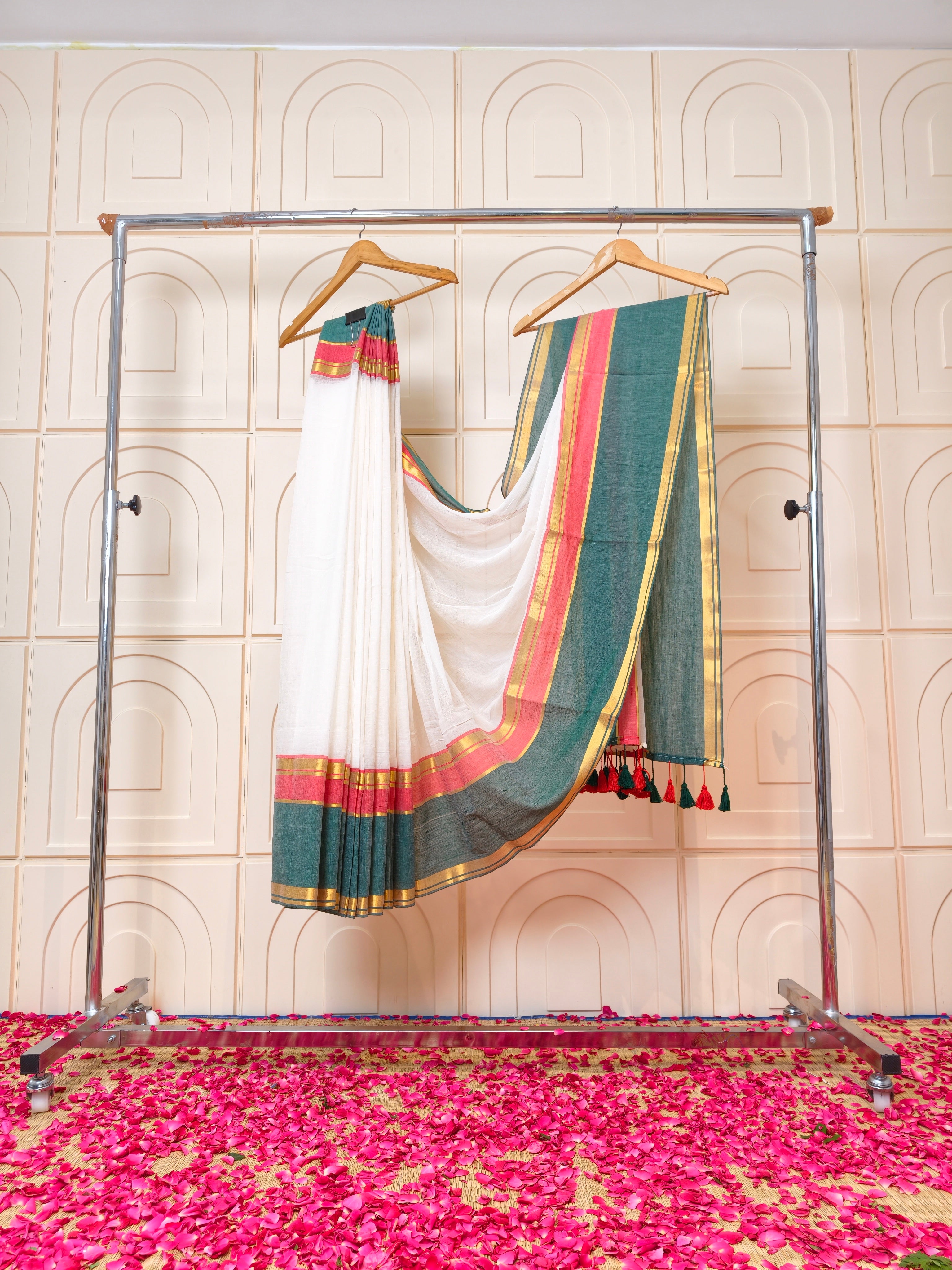 premium mul cotton saree with zari border-PMK09