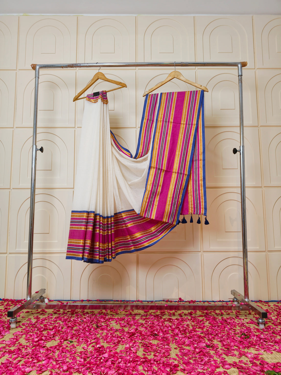 premium mul cotton saree with big zari border-PMK10