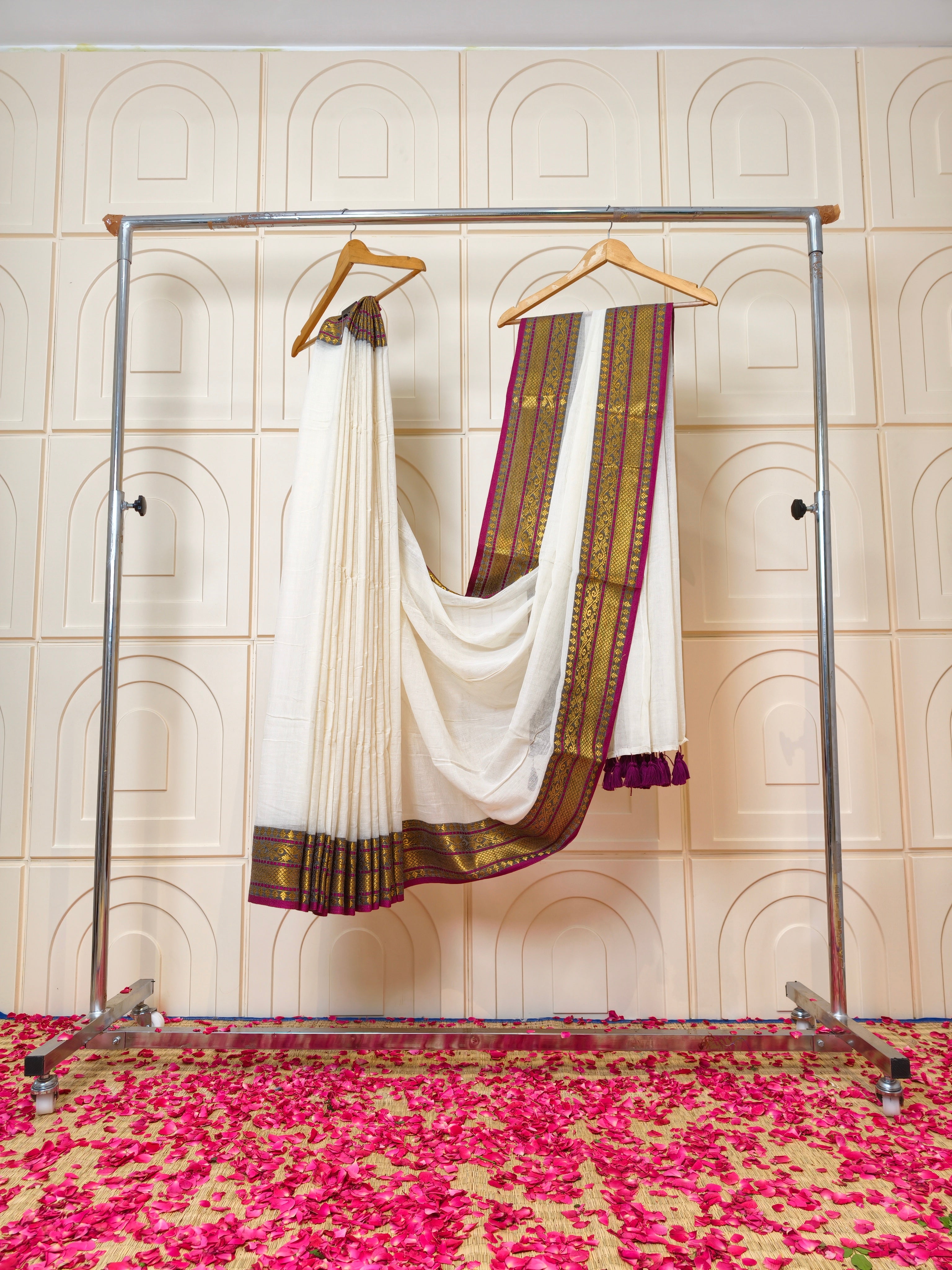 premium mul cotton saree with kanchi border-PMK04