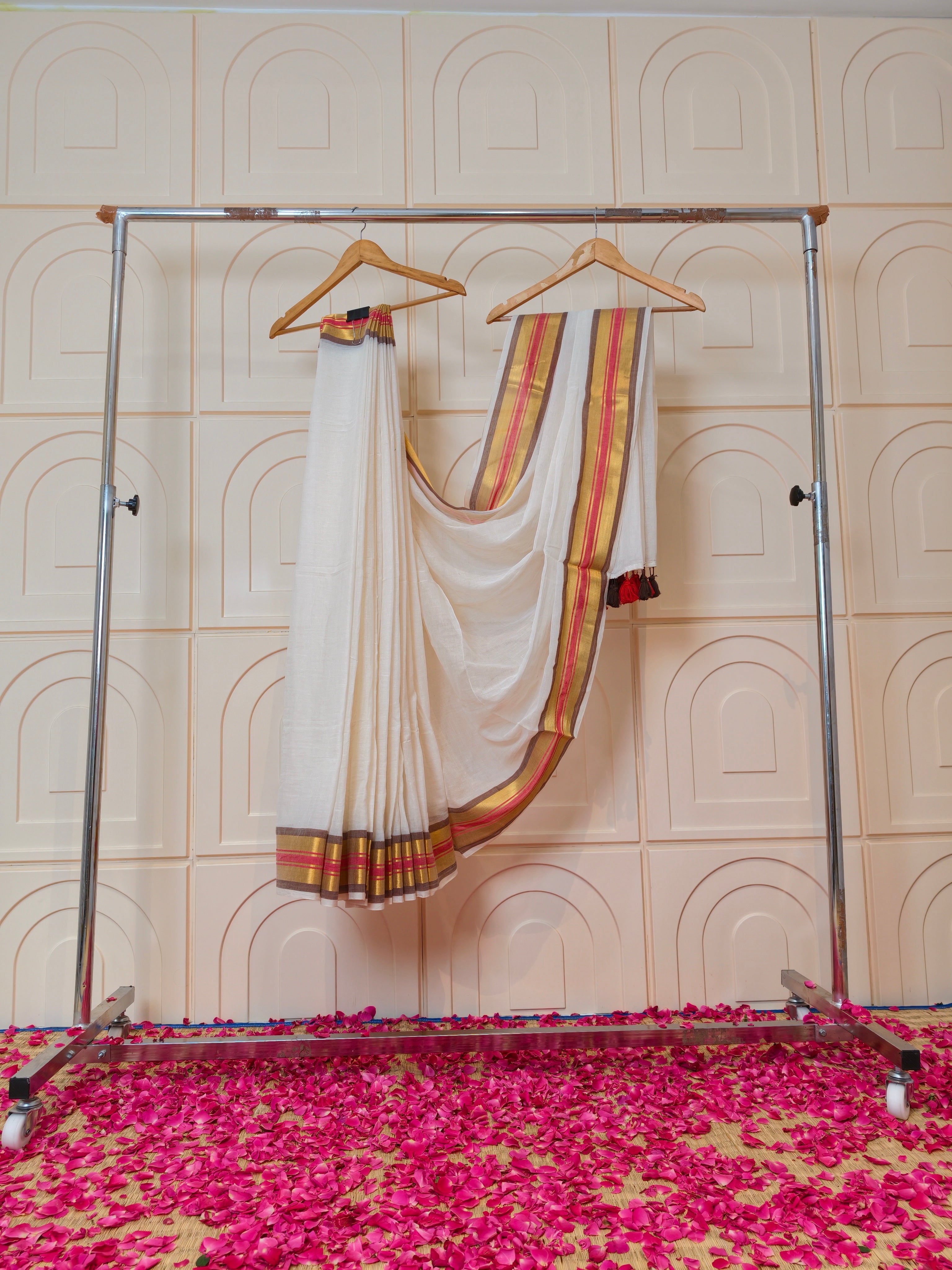 premium mul cotton saree with zari border-PMK11