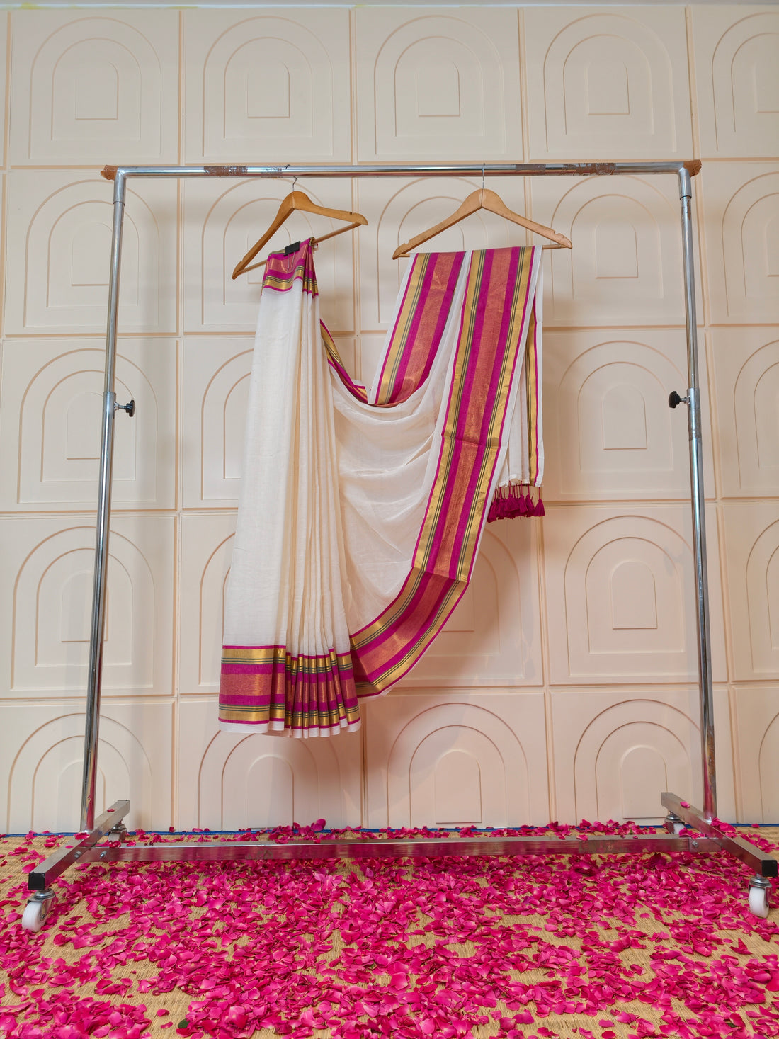 Premium mul cotton saree with zari border PMK36
