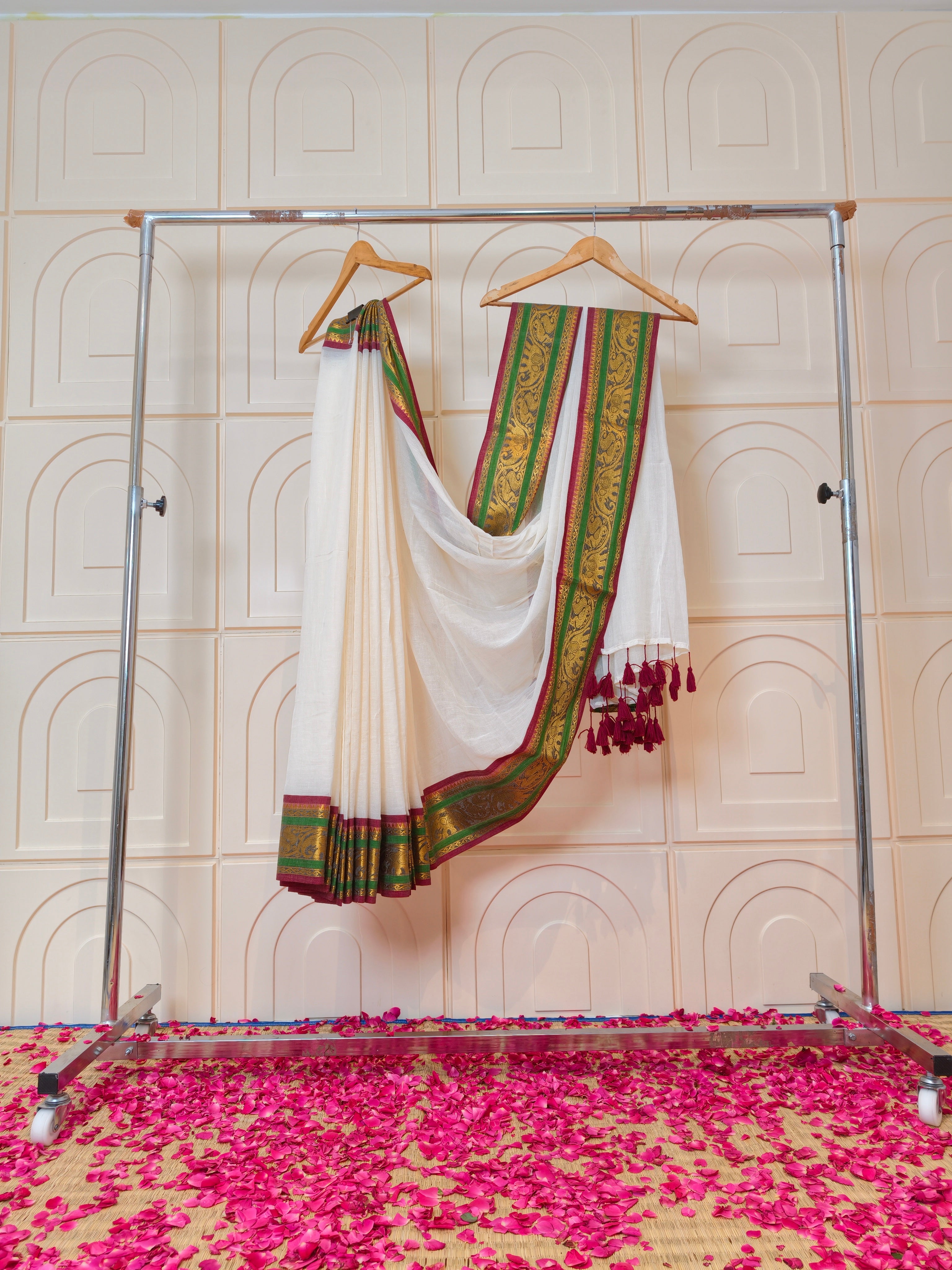 Premium mul cotton saree with kanchi border PMK21