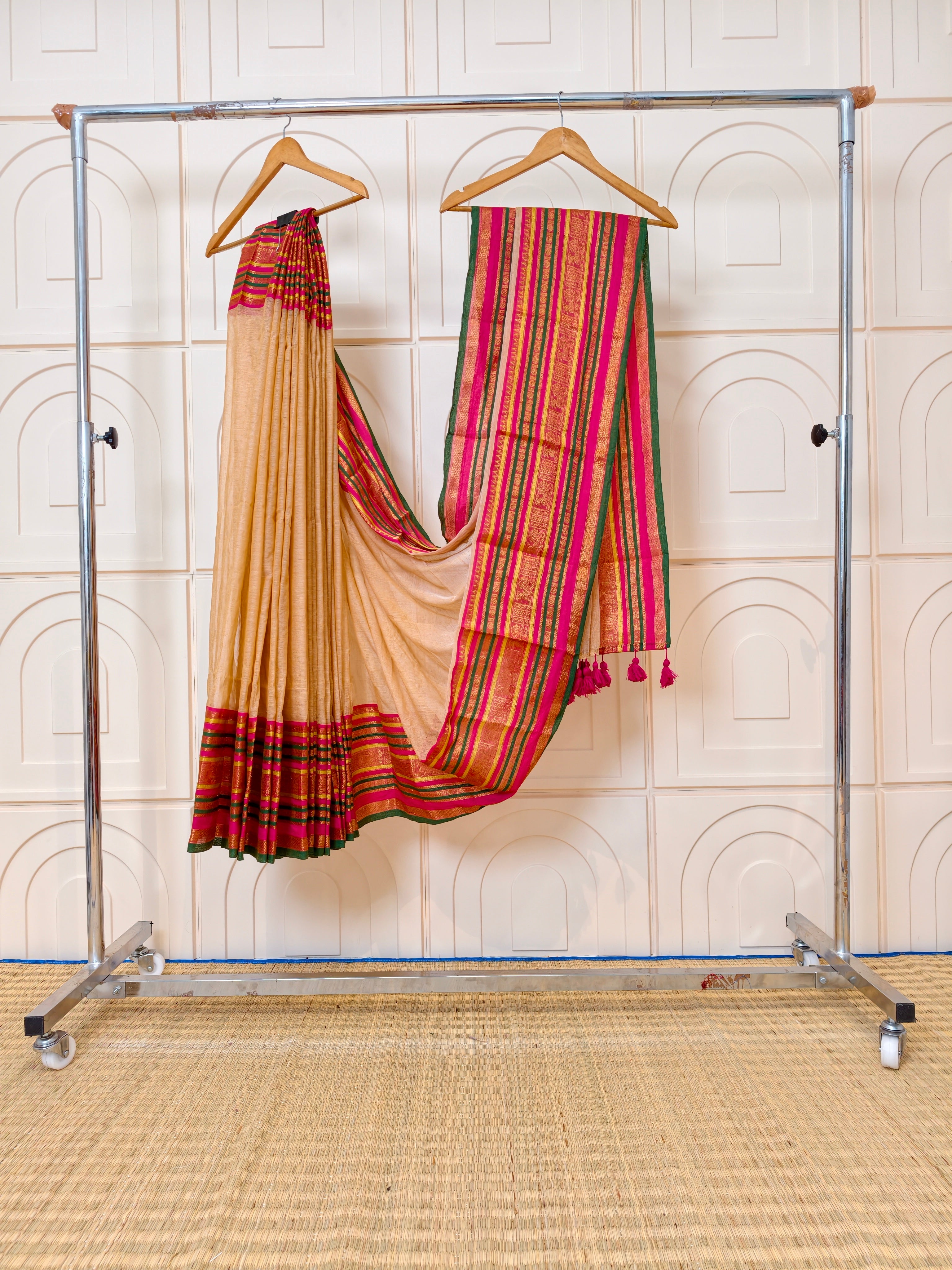 Mul cotton saree with kanchi border