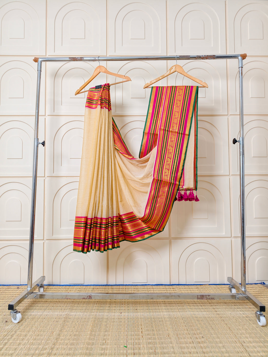 Premium mul cotton saree with big kanchi border PMK08