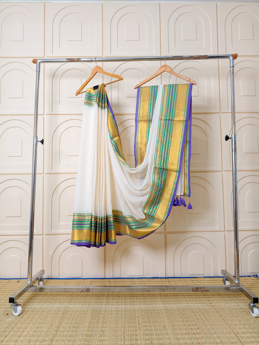 Premium mul cotton saree with zari border PMK18