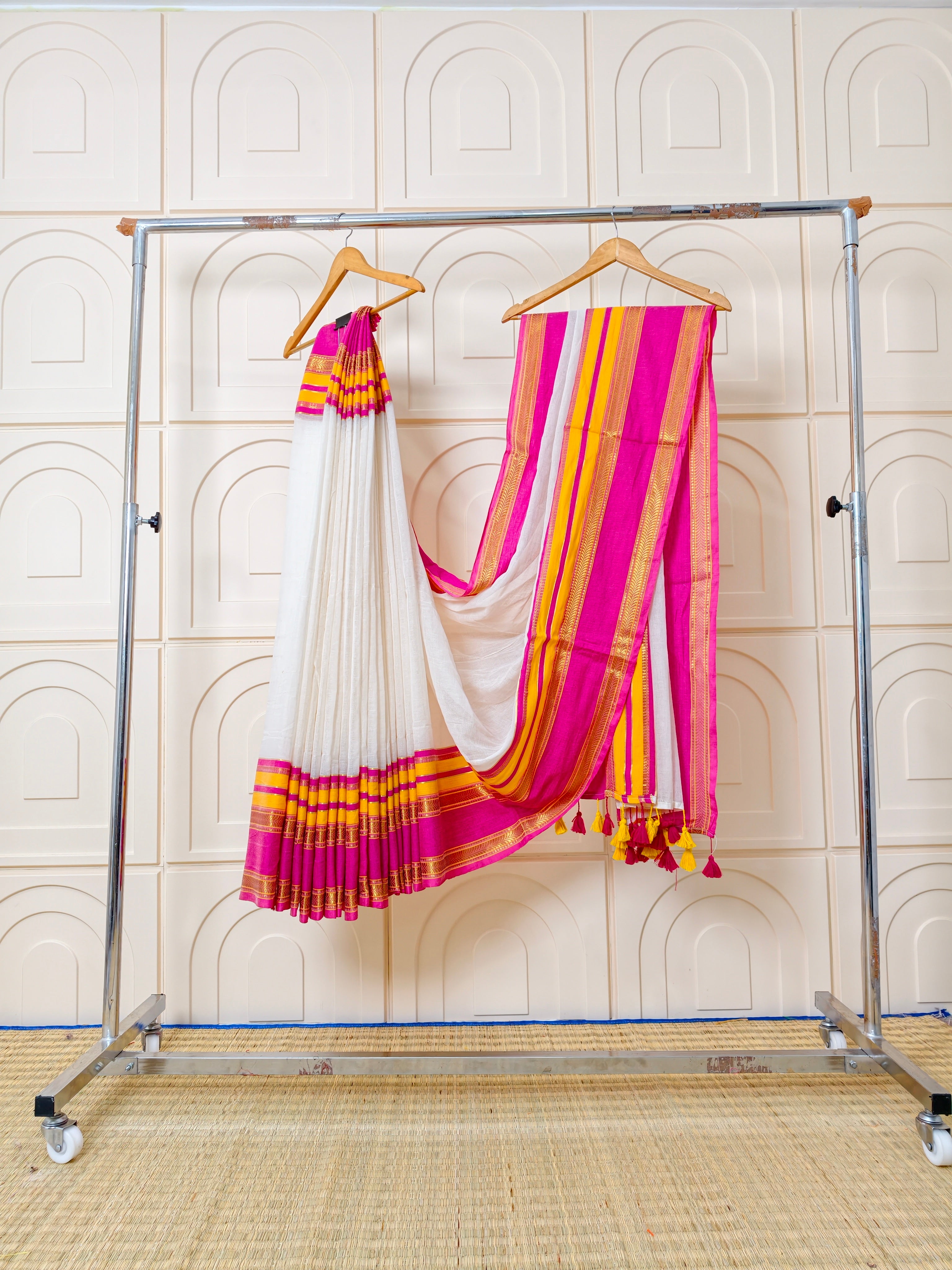 Premium mul cotton saree with zari border PMK04
