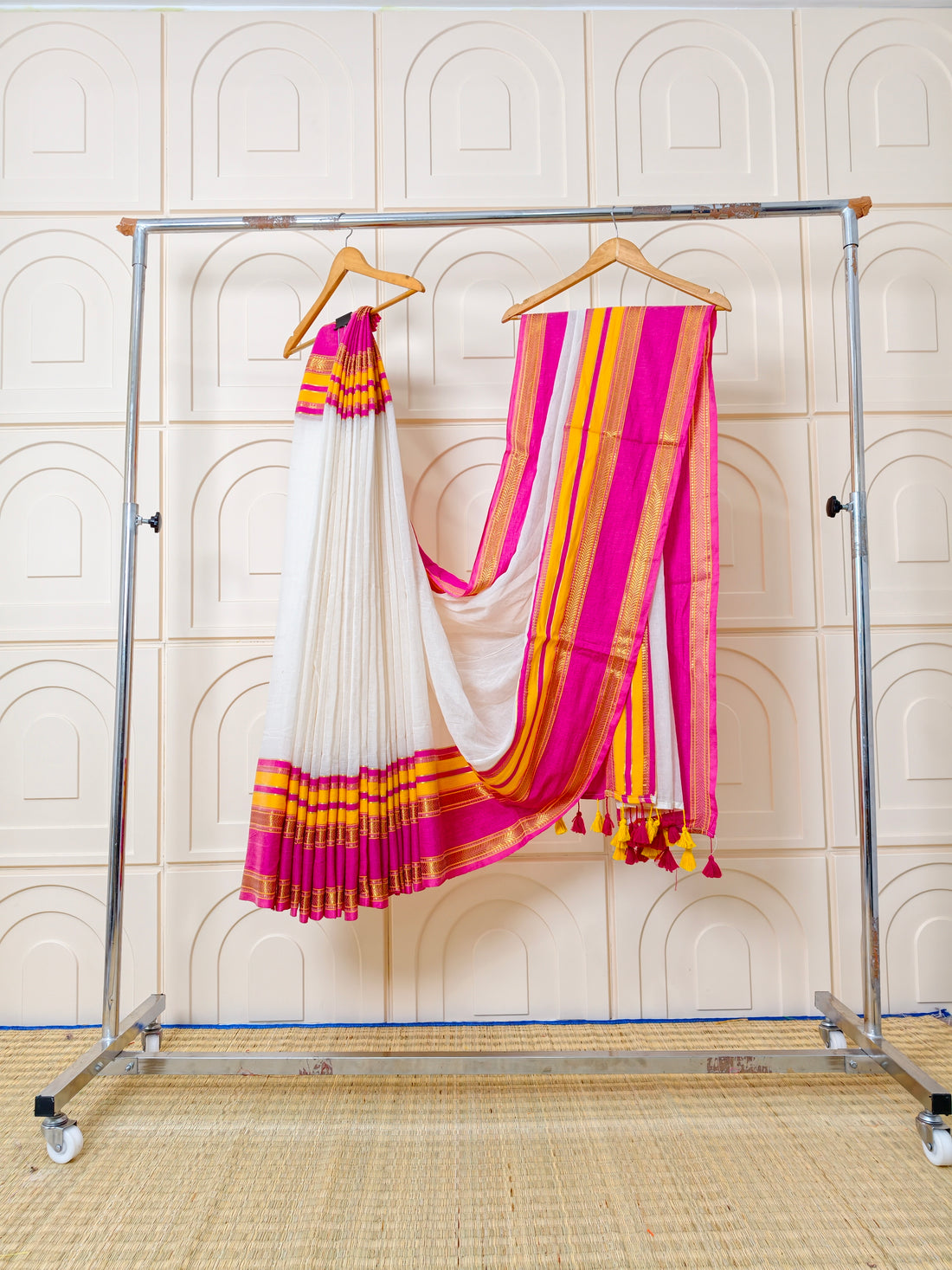 Premium mul cotton saree with zari border PMK04