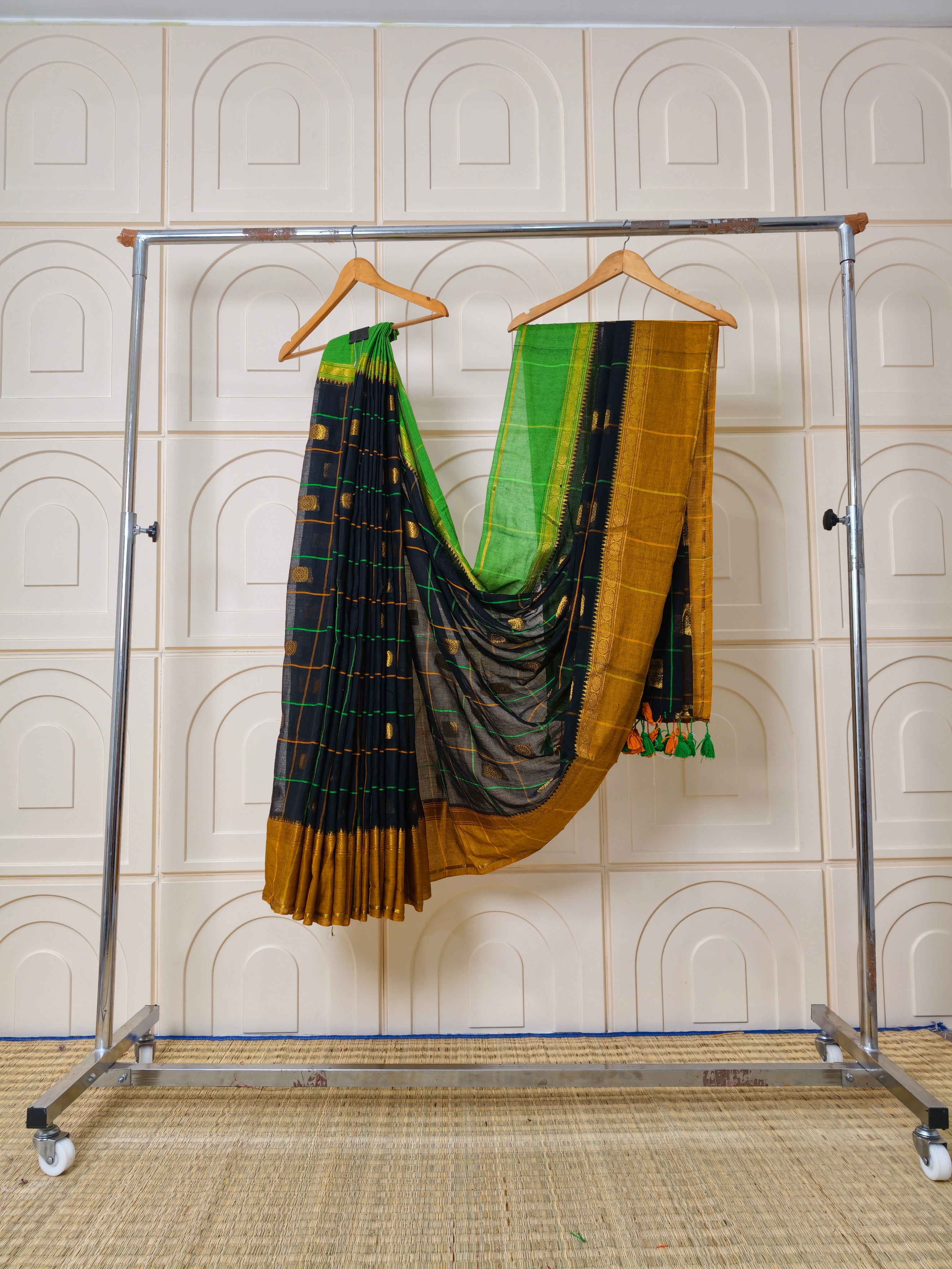 Premium mul cotton saree with ganga jamuna border PMK48
