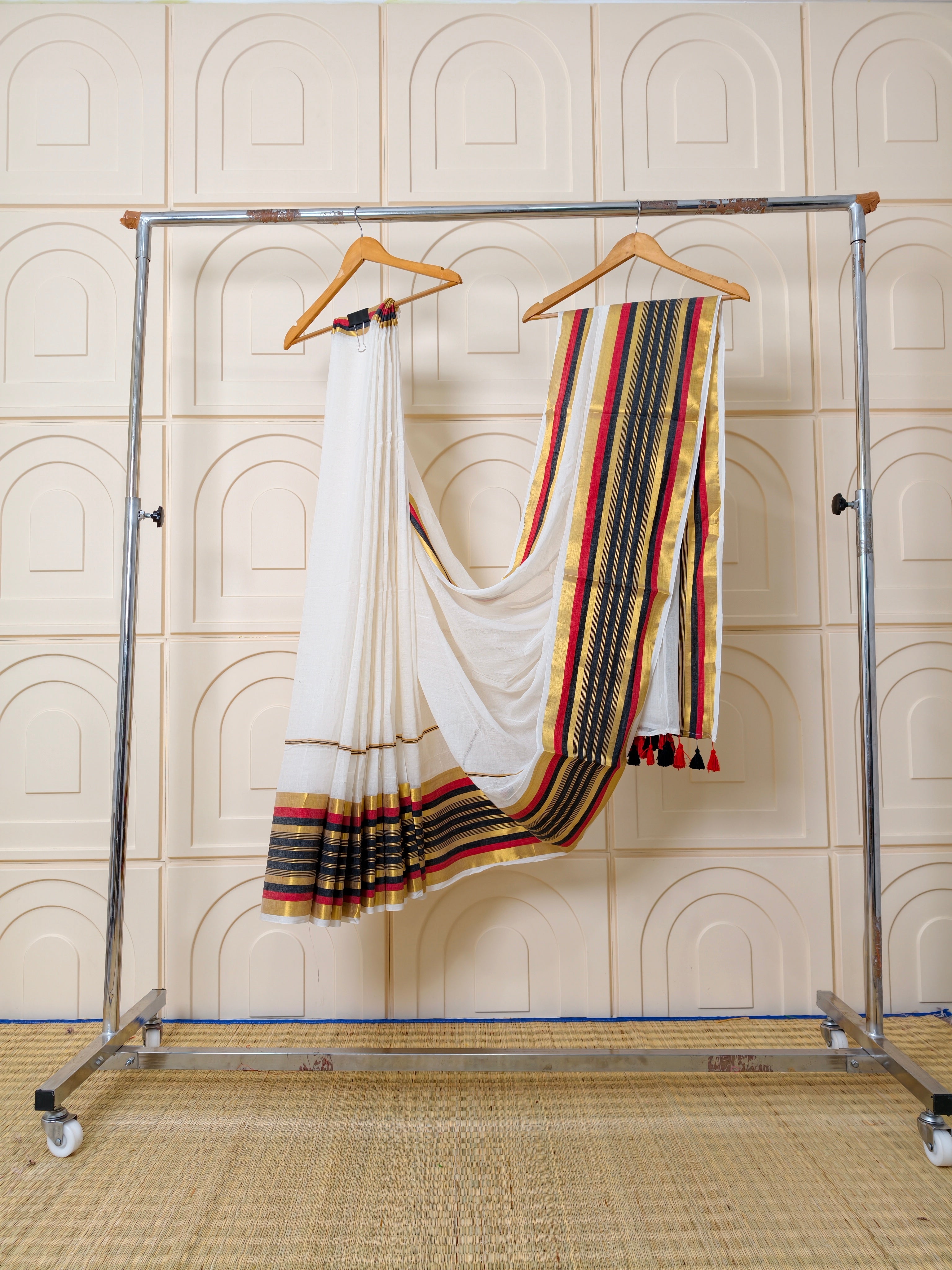 Premium mul cotton saree with zari border PMK31