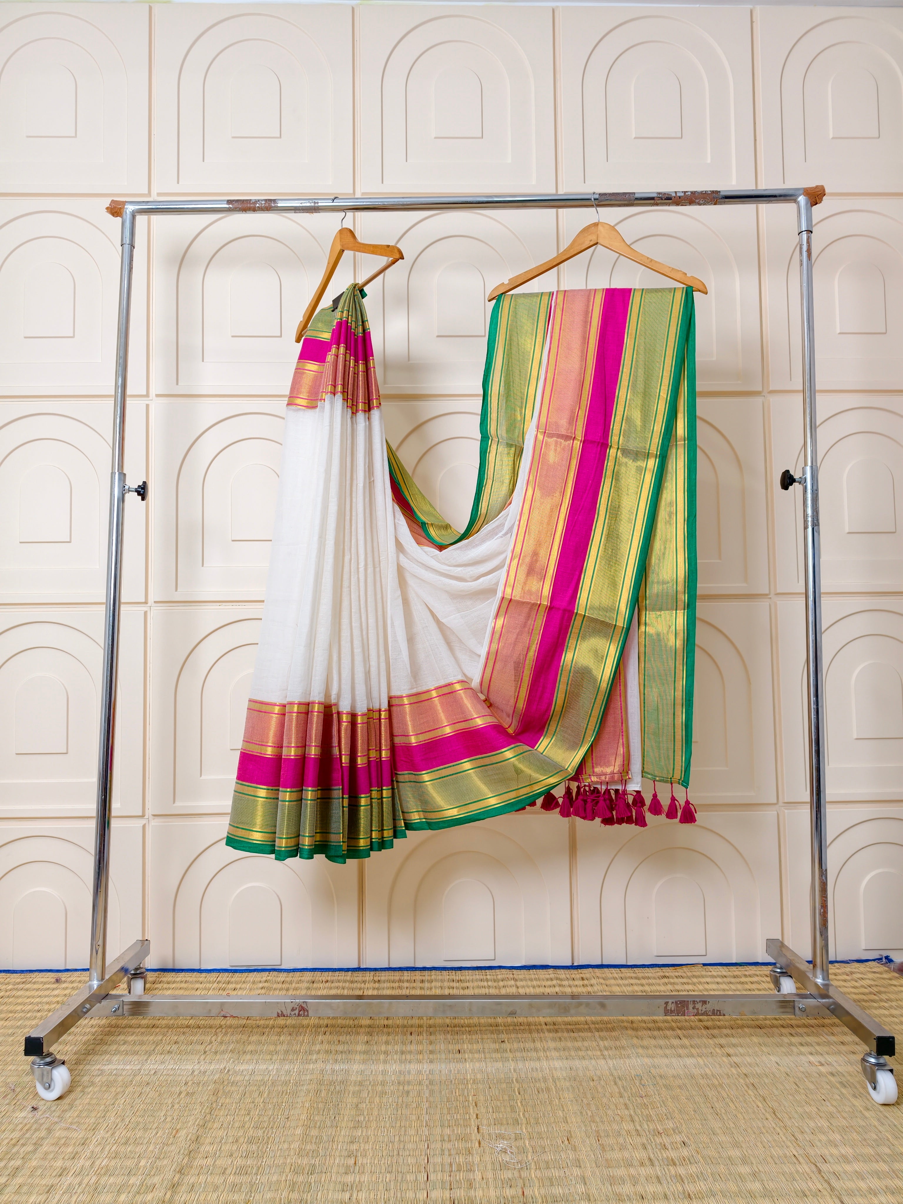 Premium mul cotton saree with zari border PMK17