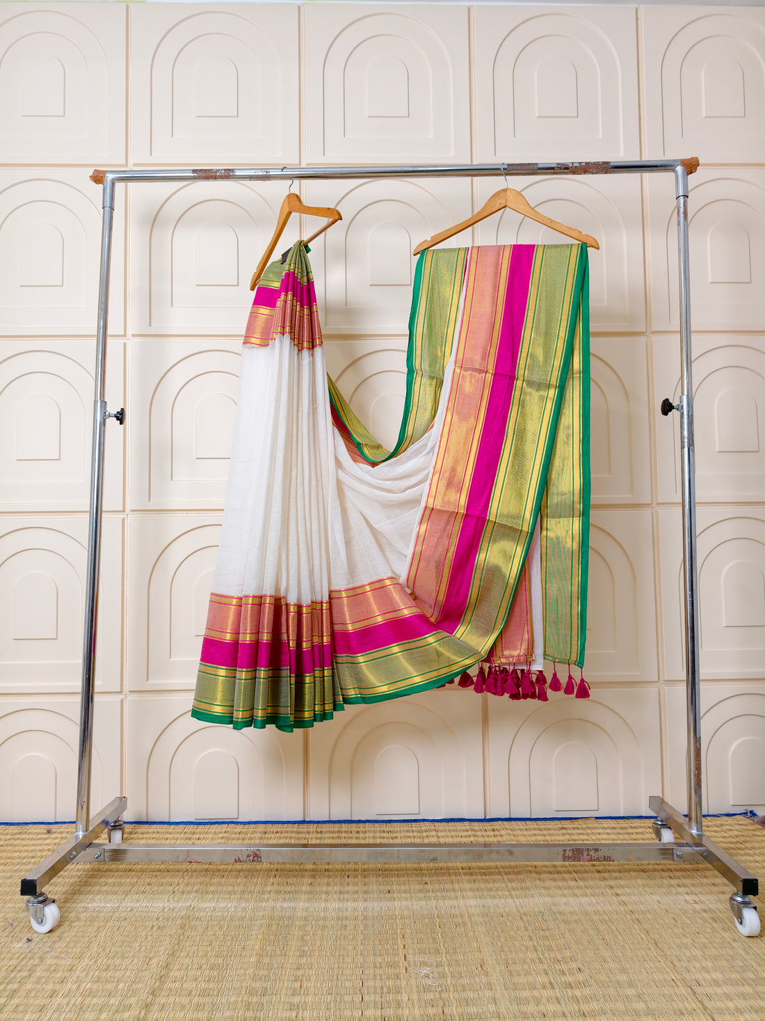 Premium mul cotton saree with zari border PMK17