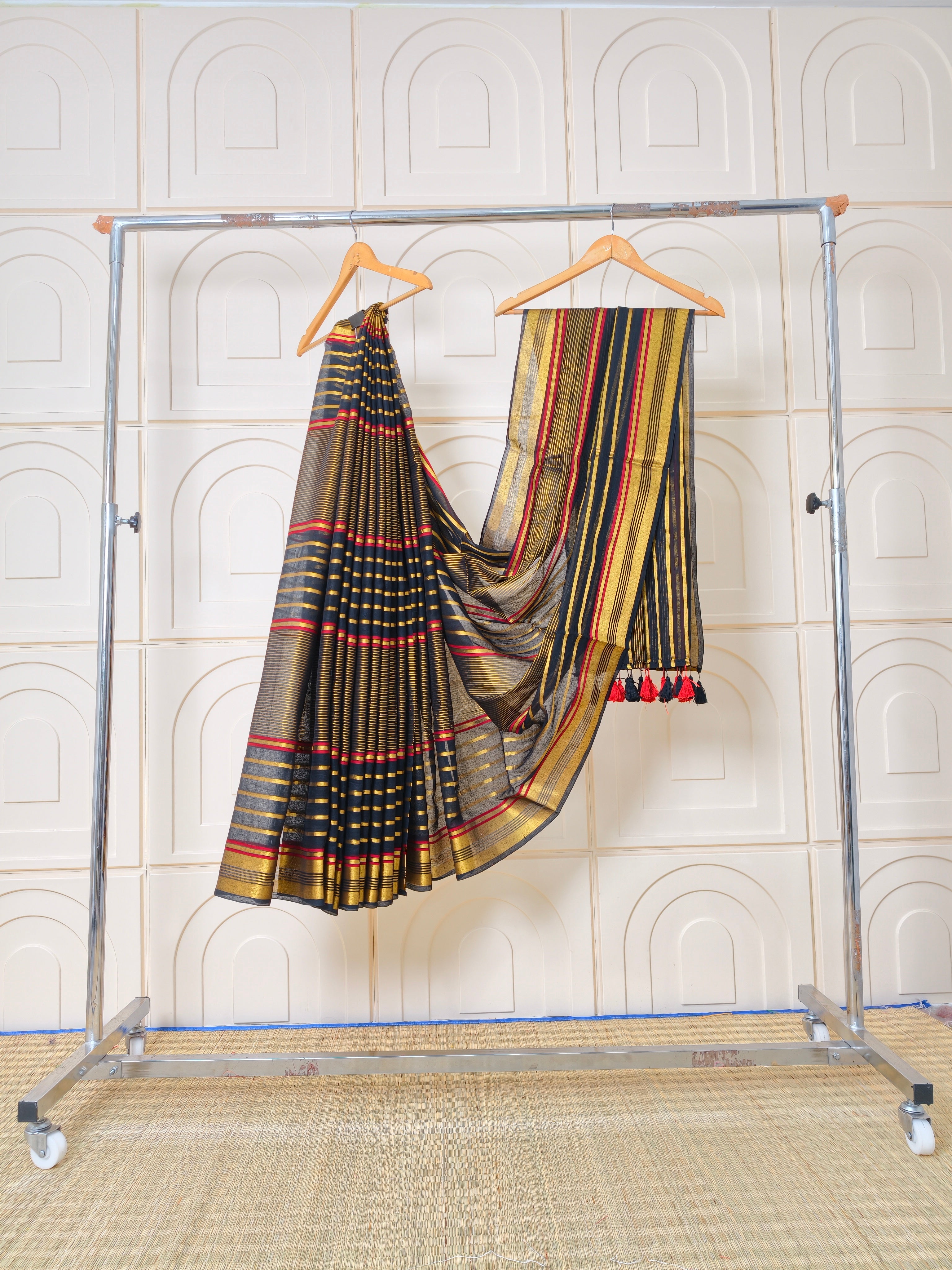 Premium mul cotton zari stripes saree PMK32