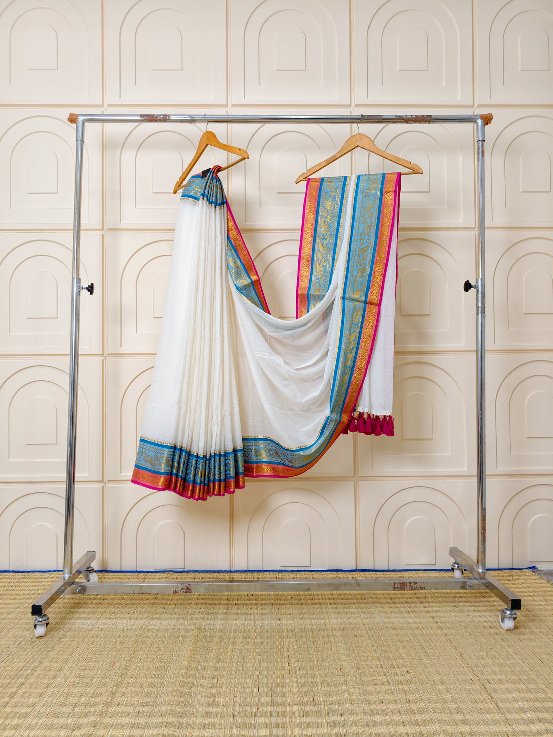 Premium mul cotton saree with kanchi border