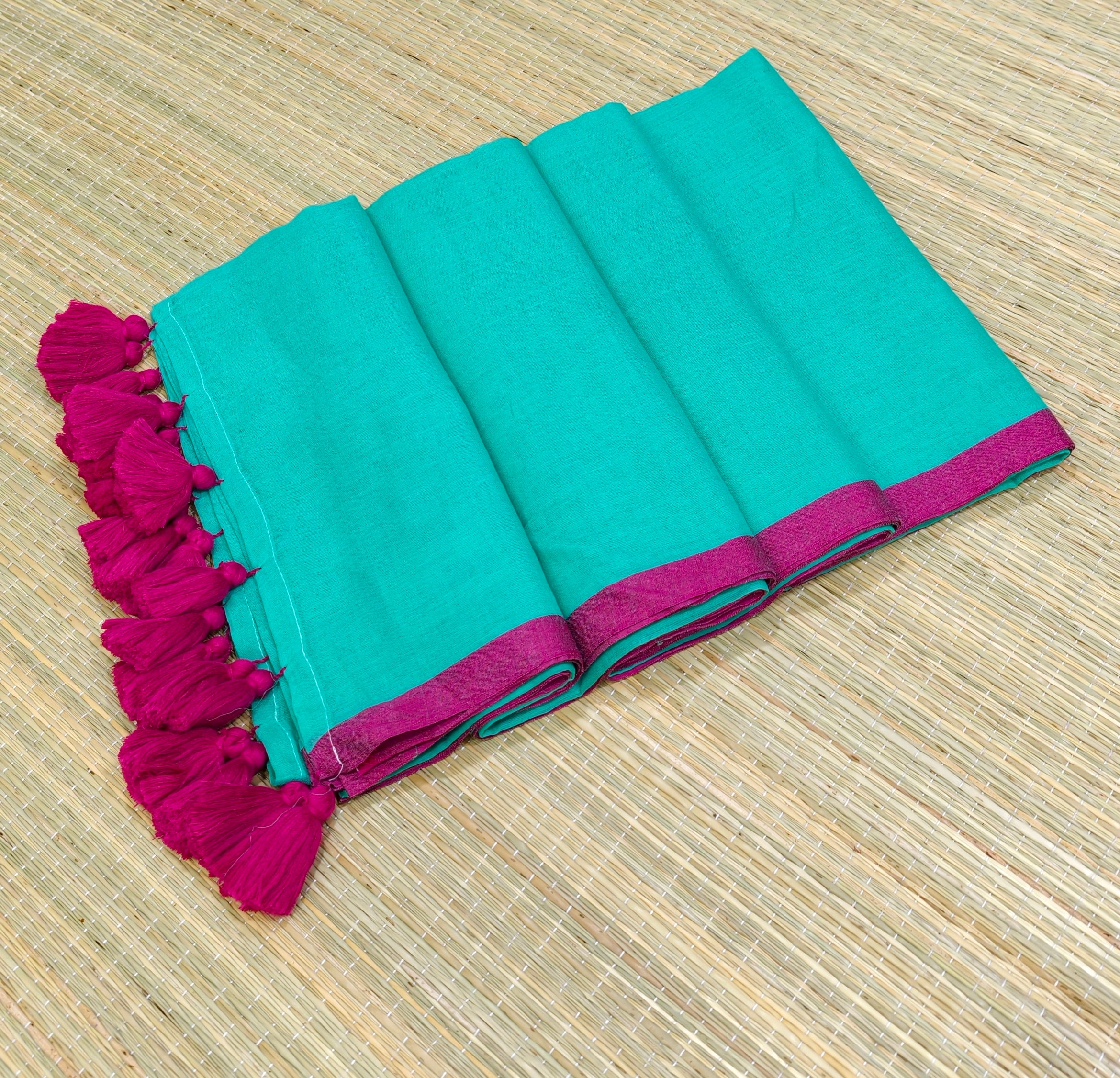 Mul plain saree with contrast border and blouse piece