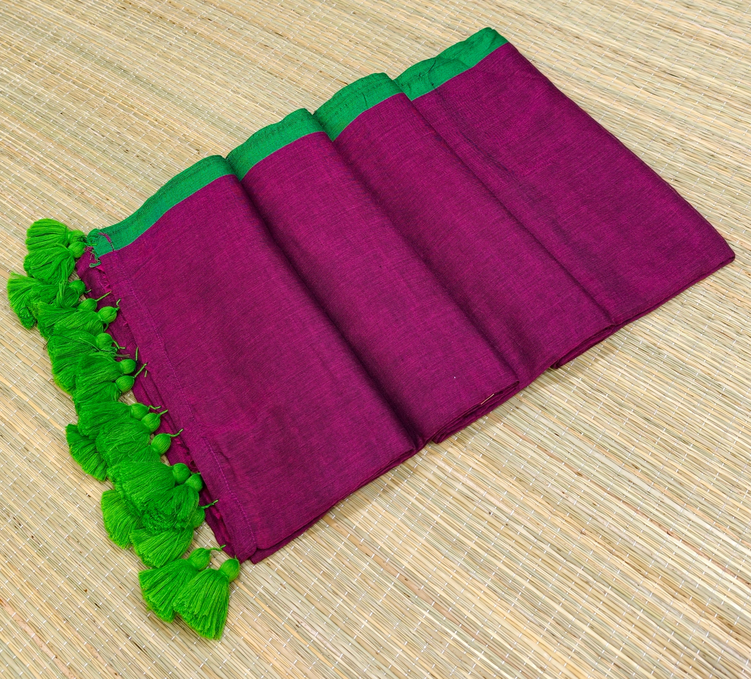 Mul plain saree with contrast border and blouse piece