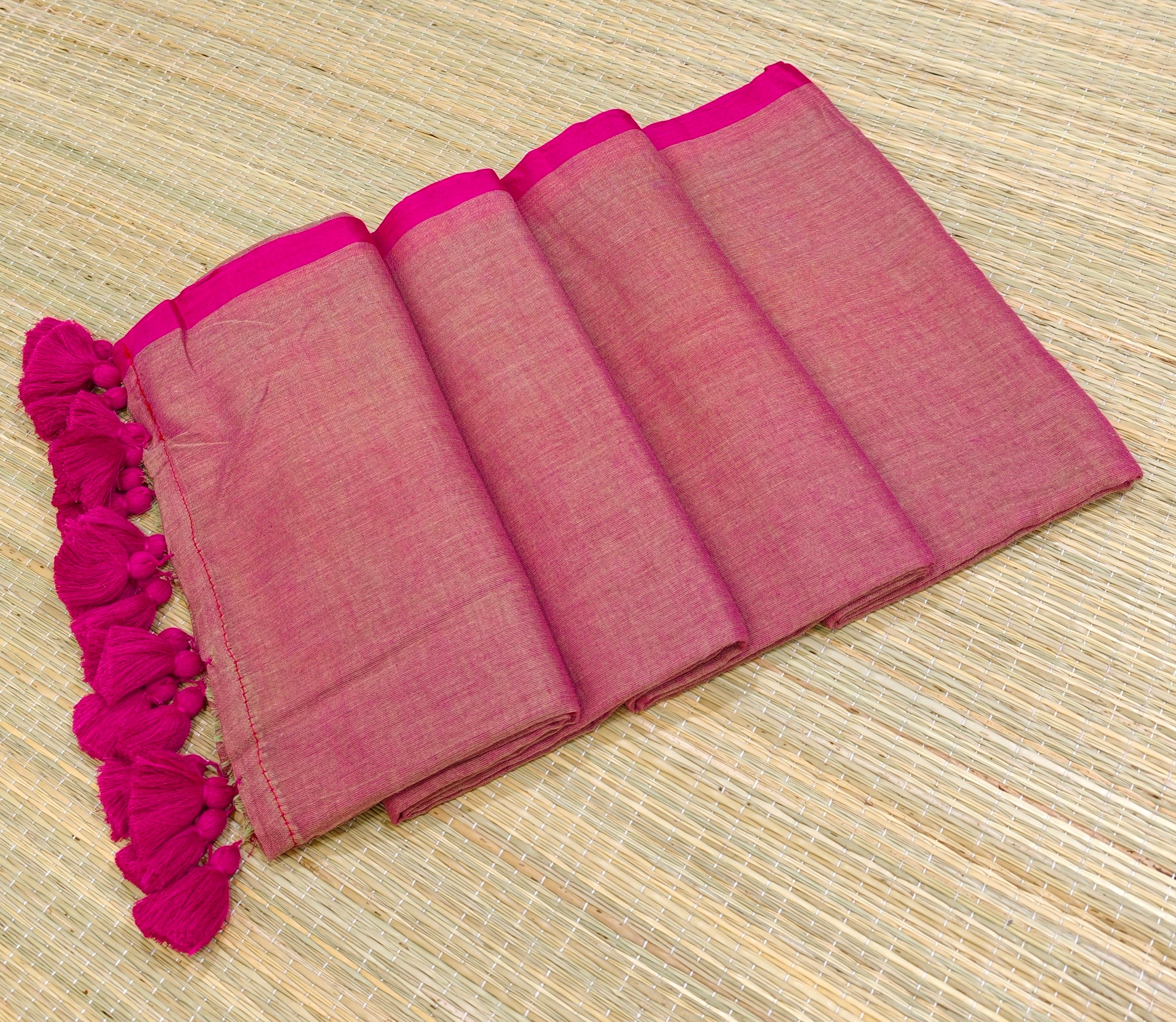 Mul plain saree with contrast border and blouse piece