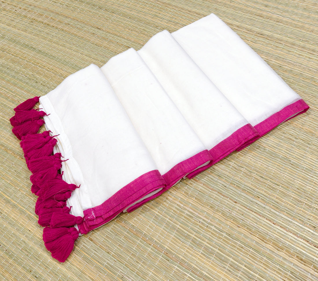 Mul plain saree with contrast border and blouse piece