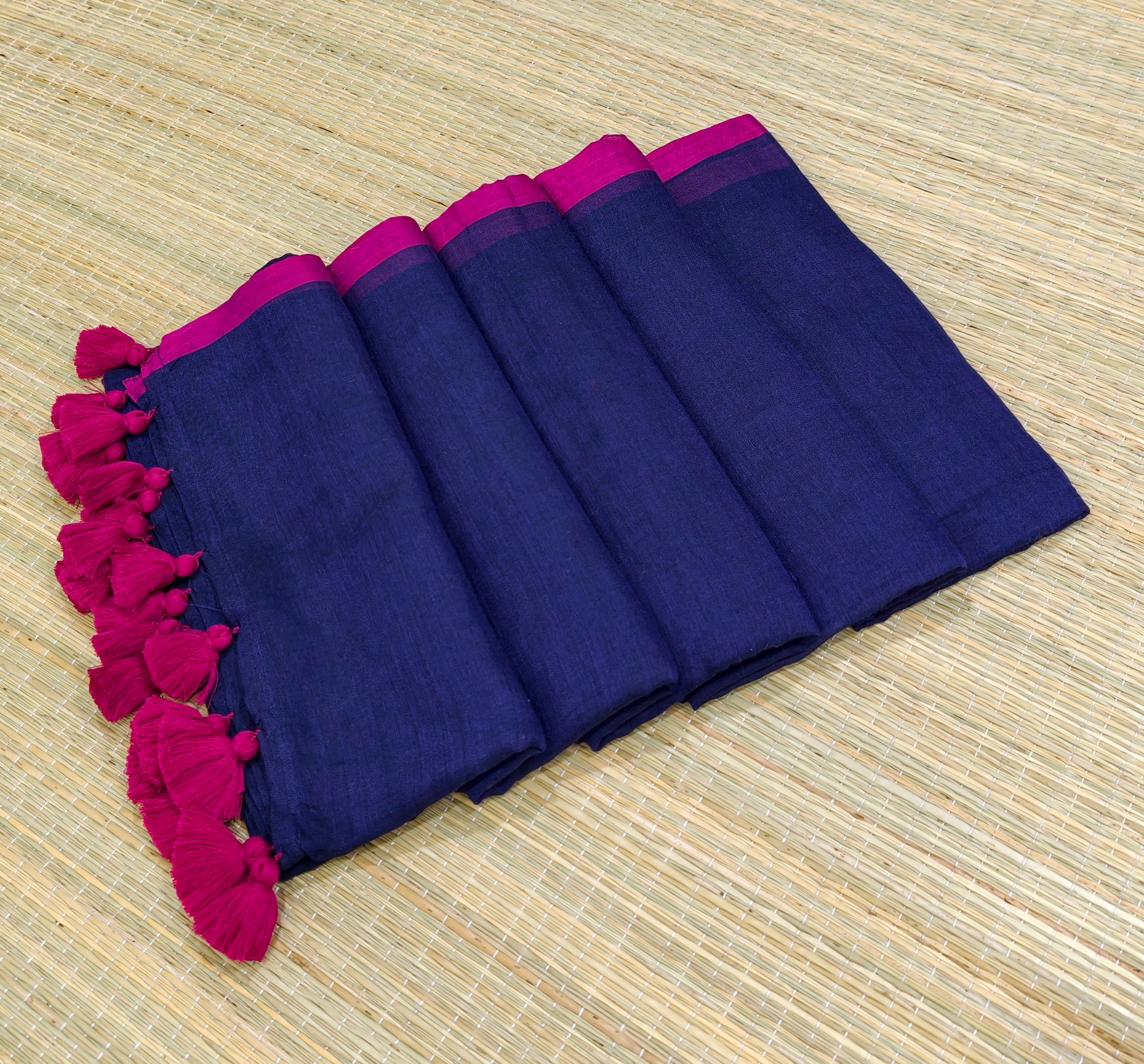 Mul plain saree with contrast border and blouse piece
