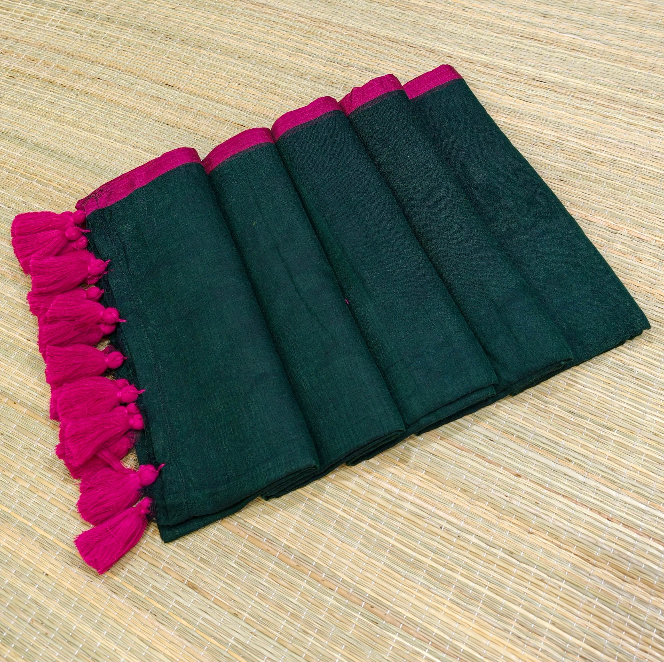 Mul plain saree with contrast border and blouse piece
