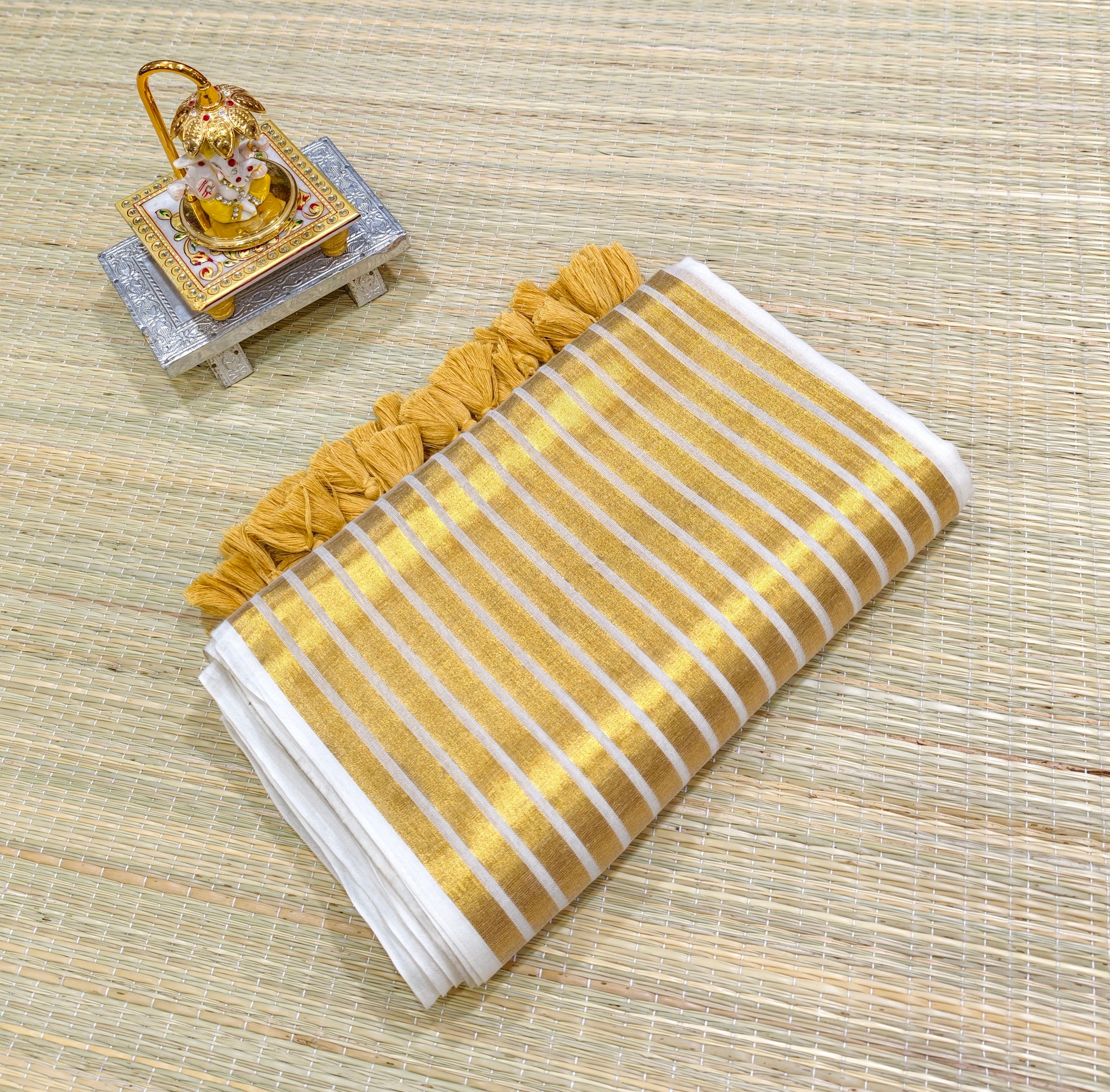 Premium mul cotton saree with zari border PMK05