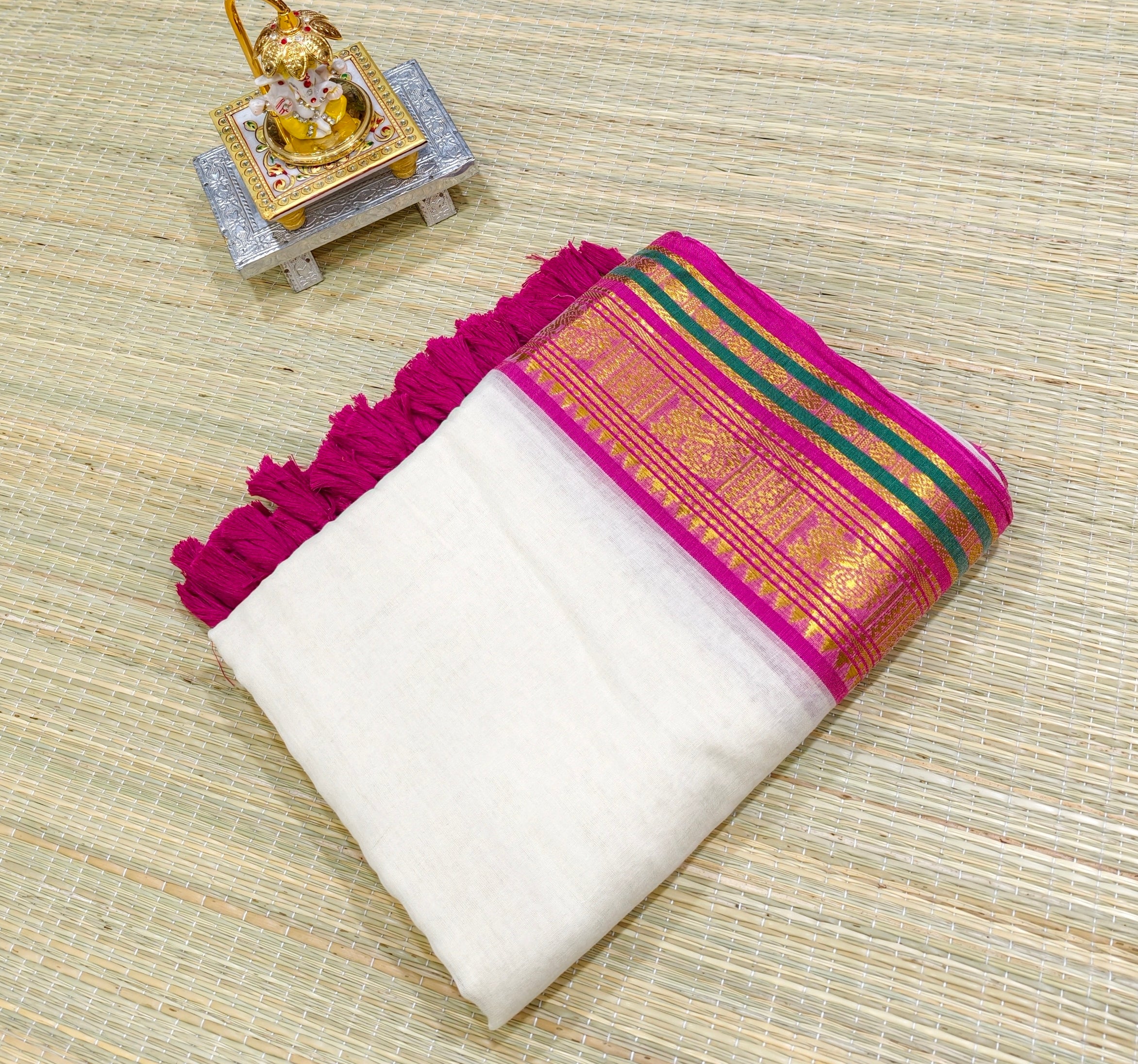 Premium mul cotton saree with kanchi border