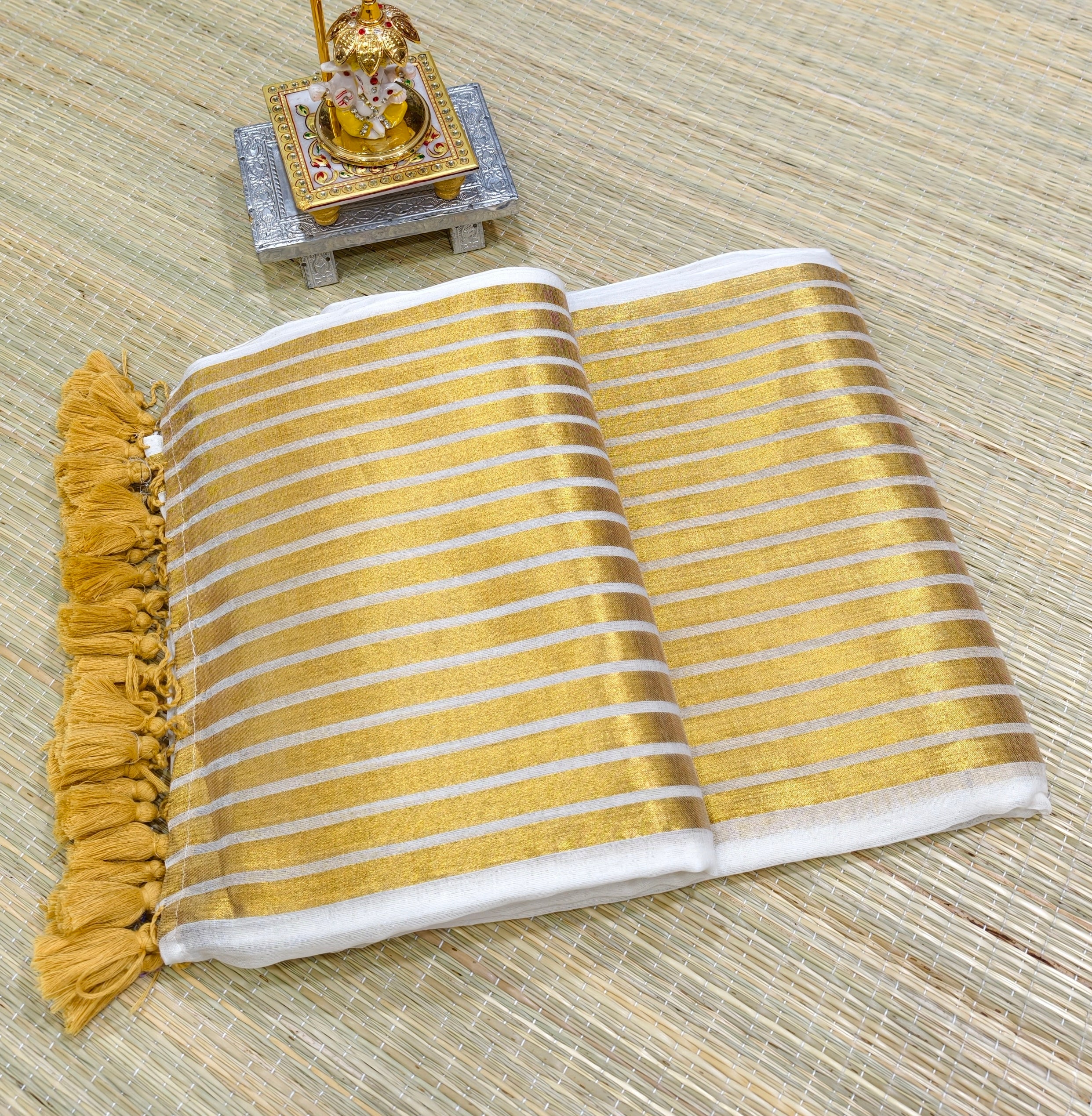 Premium mul cotton saree with zari border PMK05