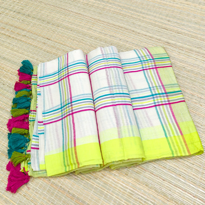 Premium mul check with contrast pallu