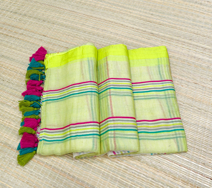 Premium mul check with contrast pallu
