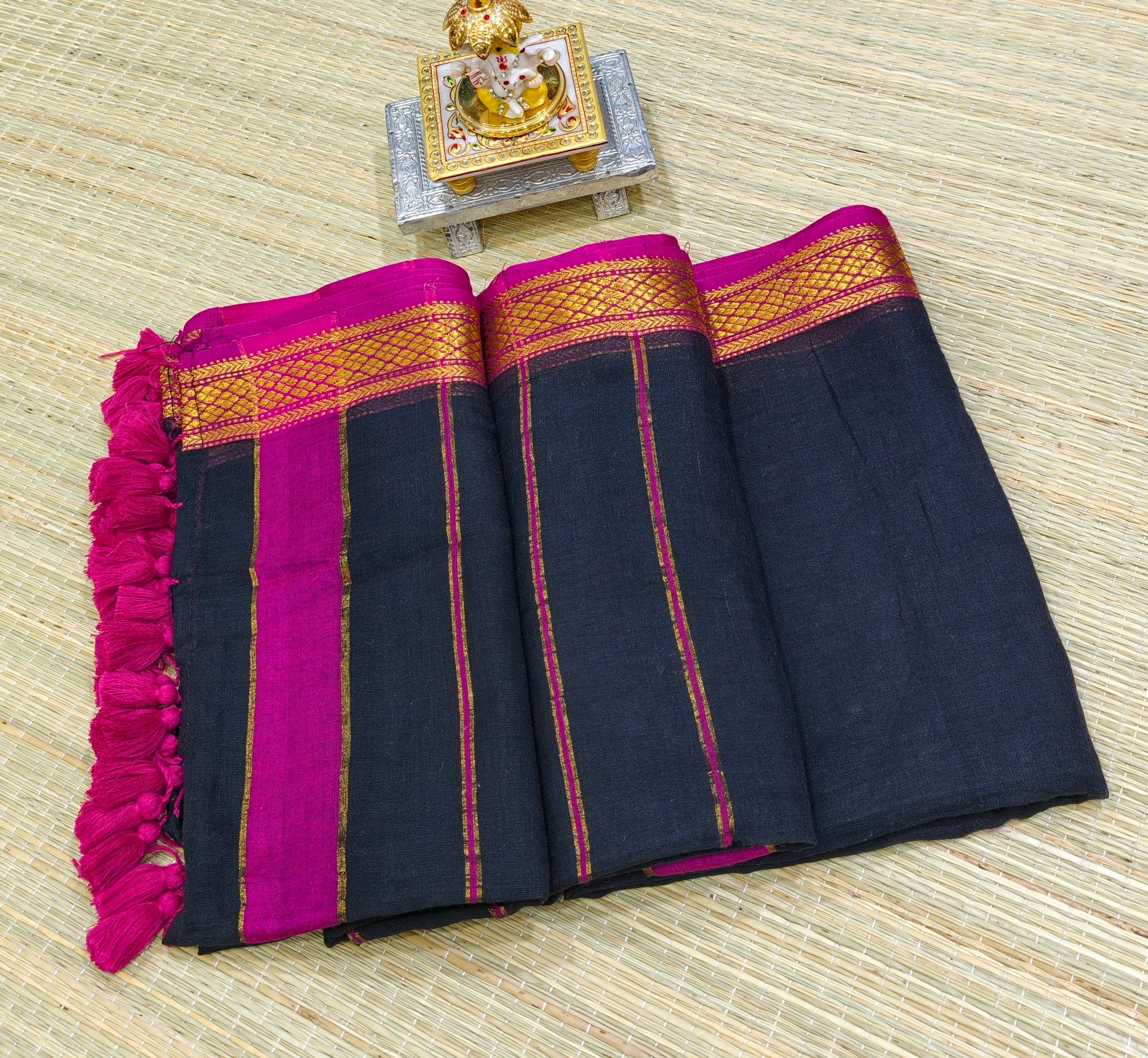 Premium mul cotton saree with kanchi border
