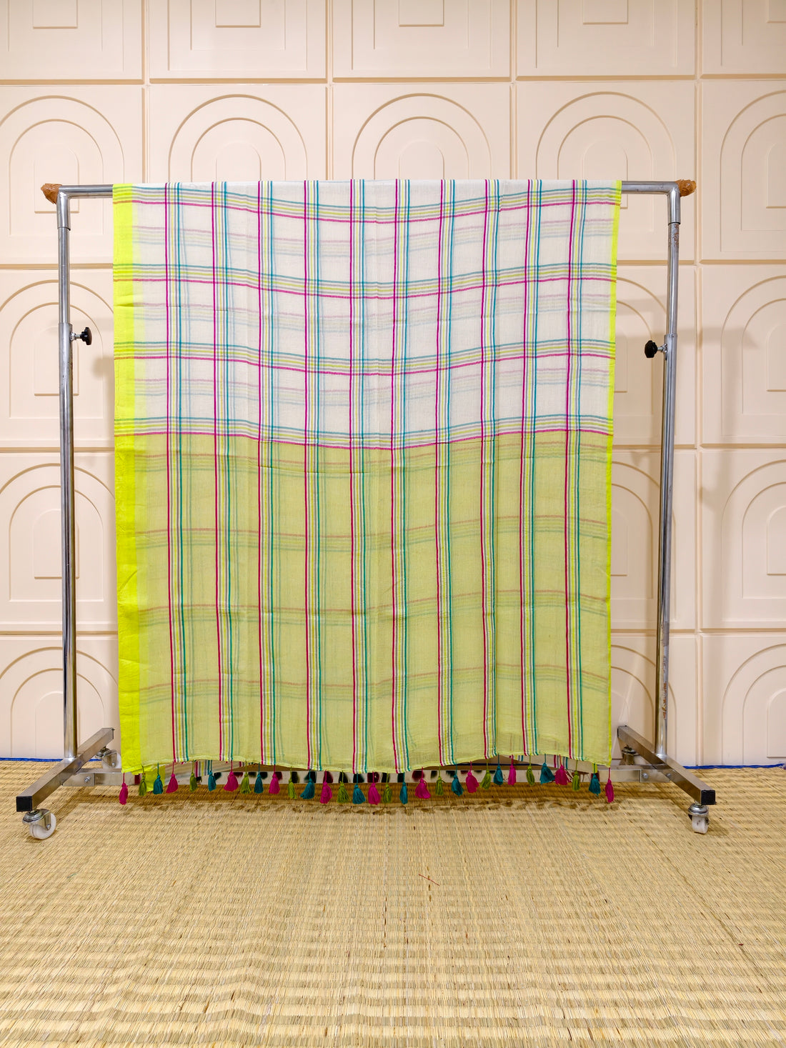 Premium mul check with contrast pallu