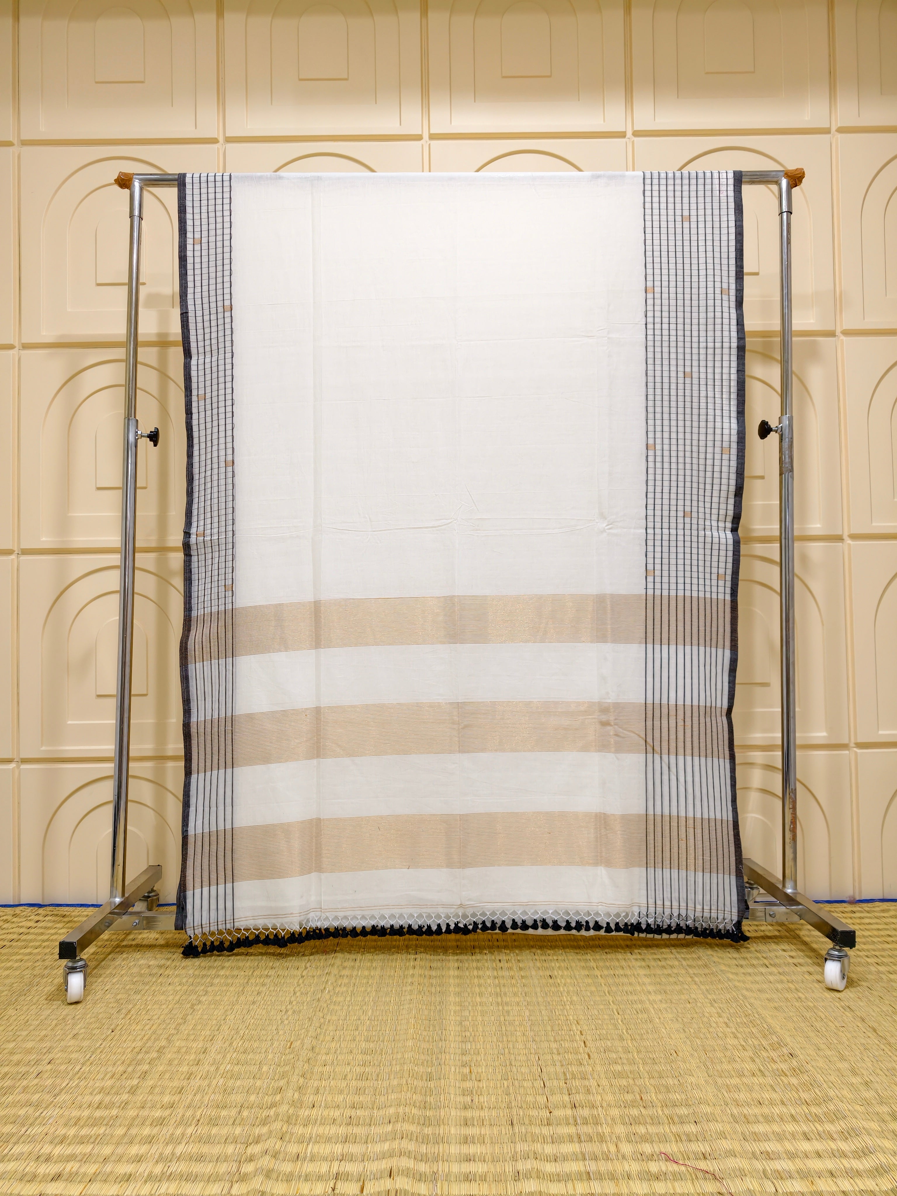 Premium Mul cotton sarees with checks border