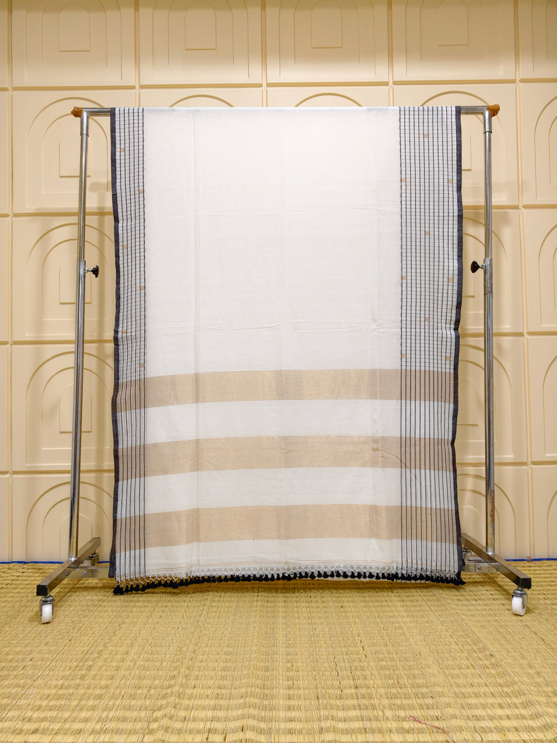 Premium Mul cotton sarees with checks border