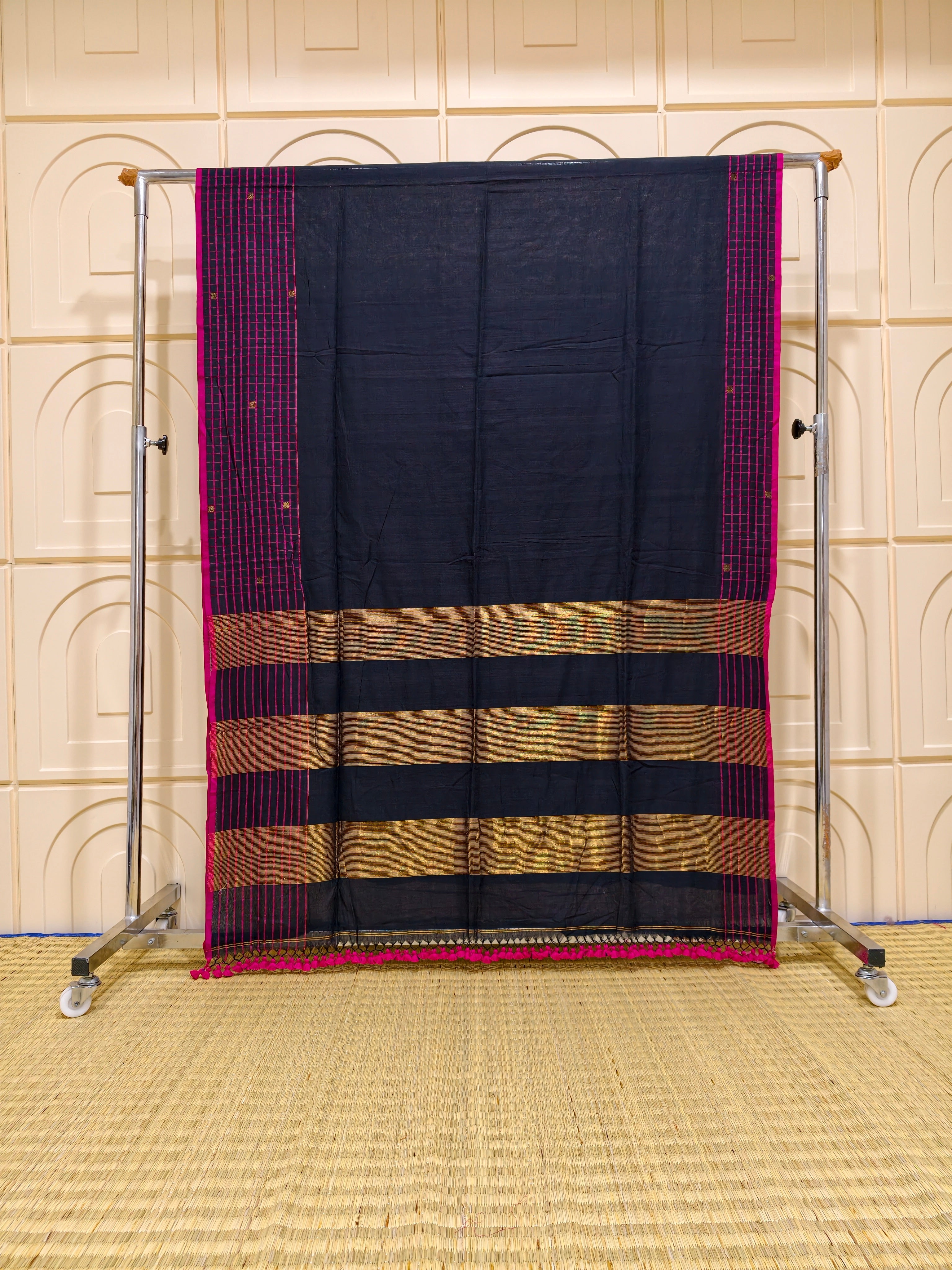 Premium Mul cotton sarees with checks border