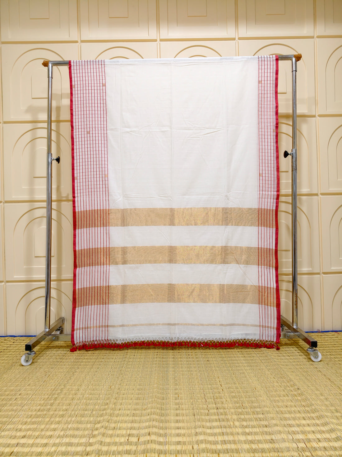 Premium Mul cotton sarees with checks border