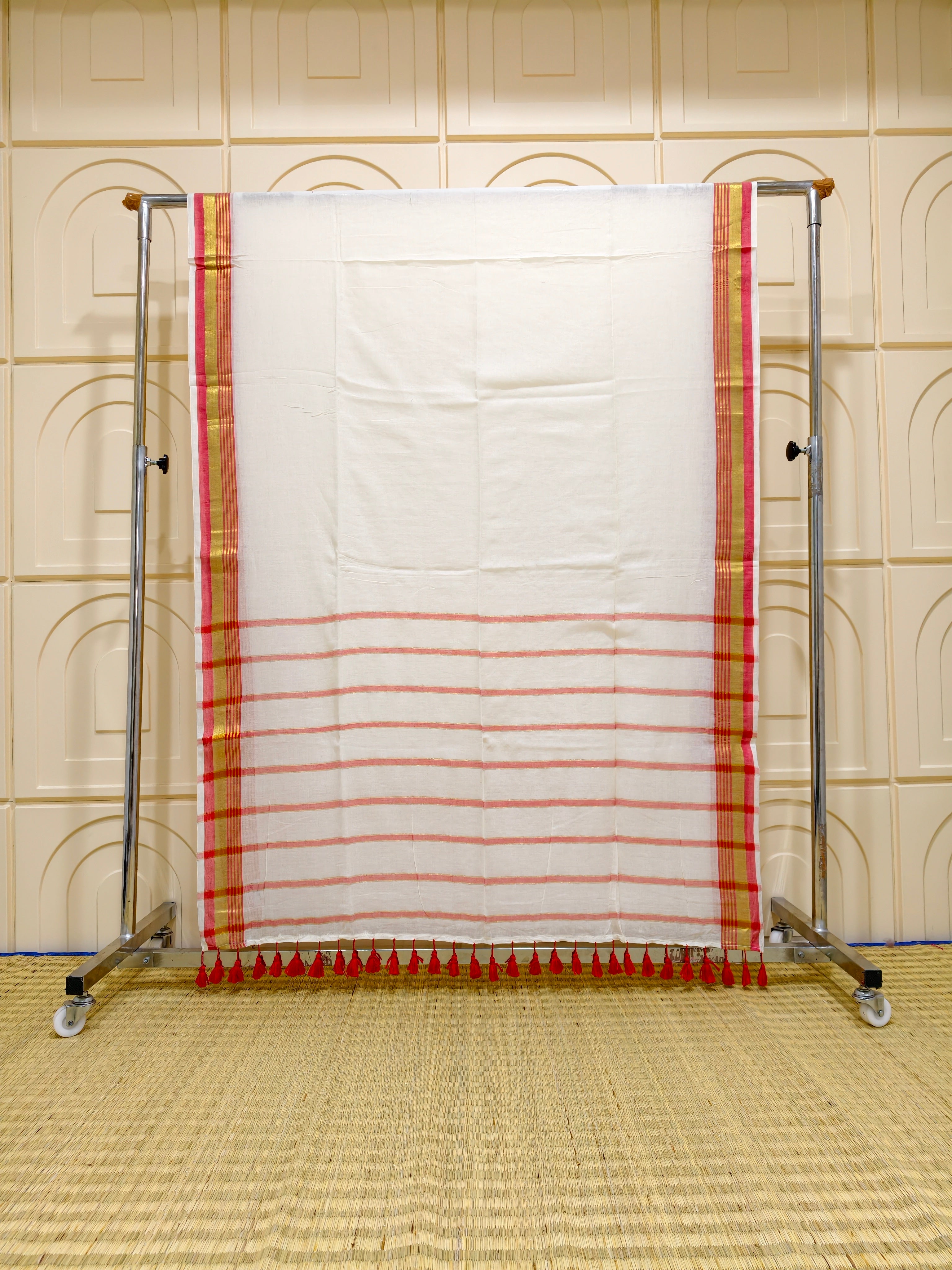 Premium mul cotton saree with zari border PMK