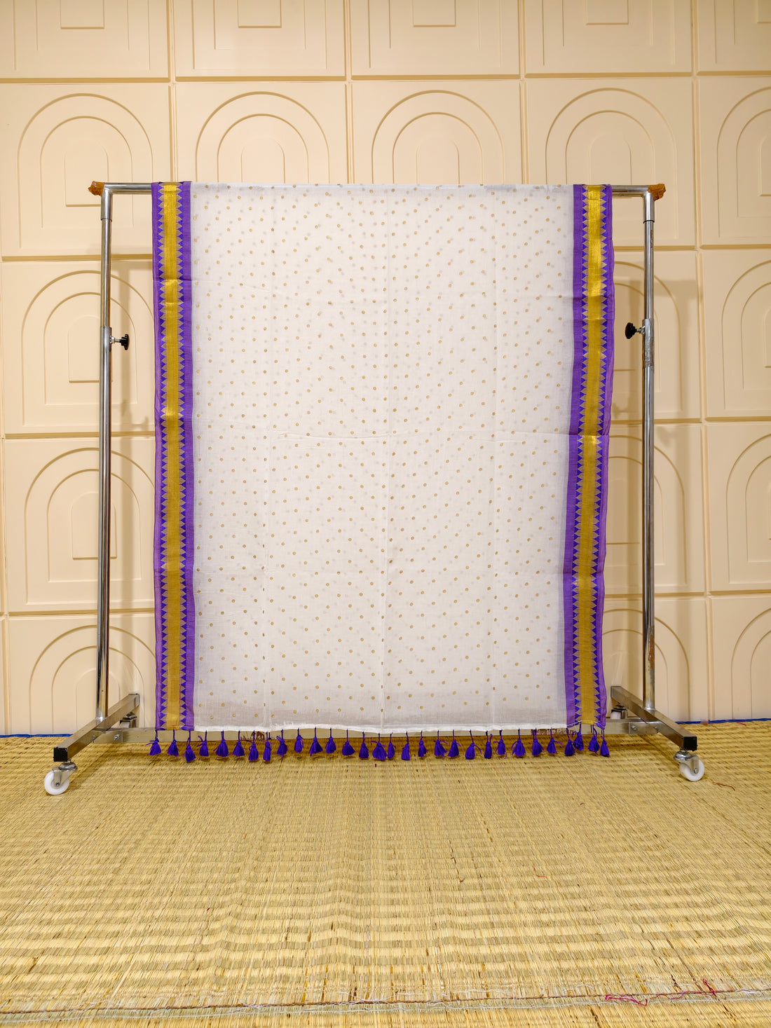 Premium mul cotton saree with polka dots and zari border PMK