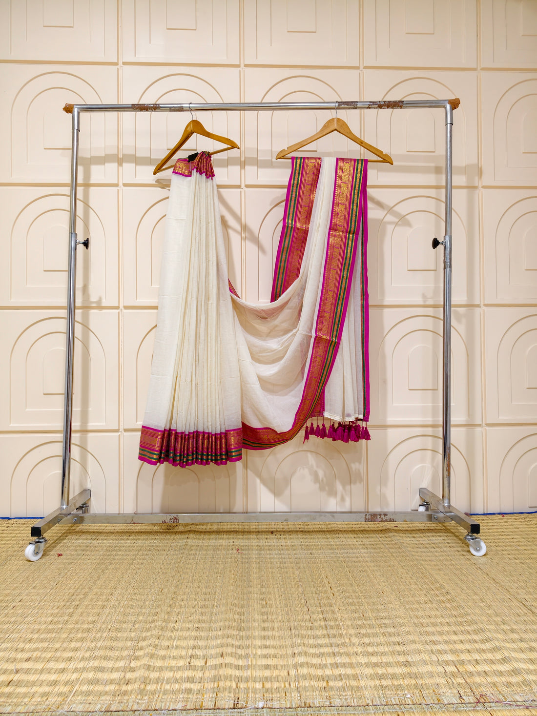 Premium mul cotton saree with kanchi border